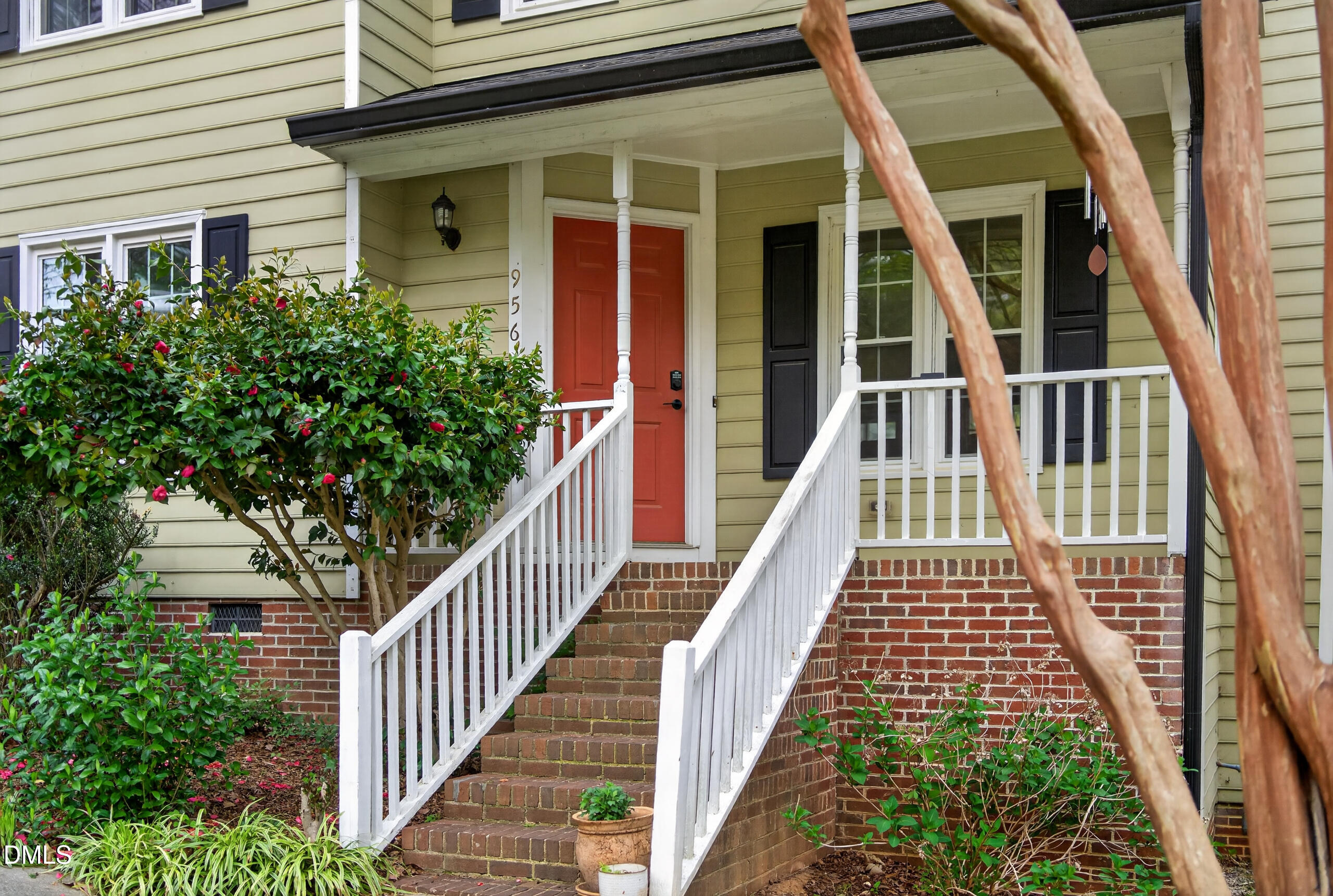 956 E Durness Court Property Photo 4