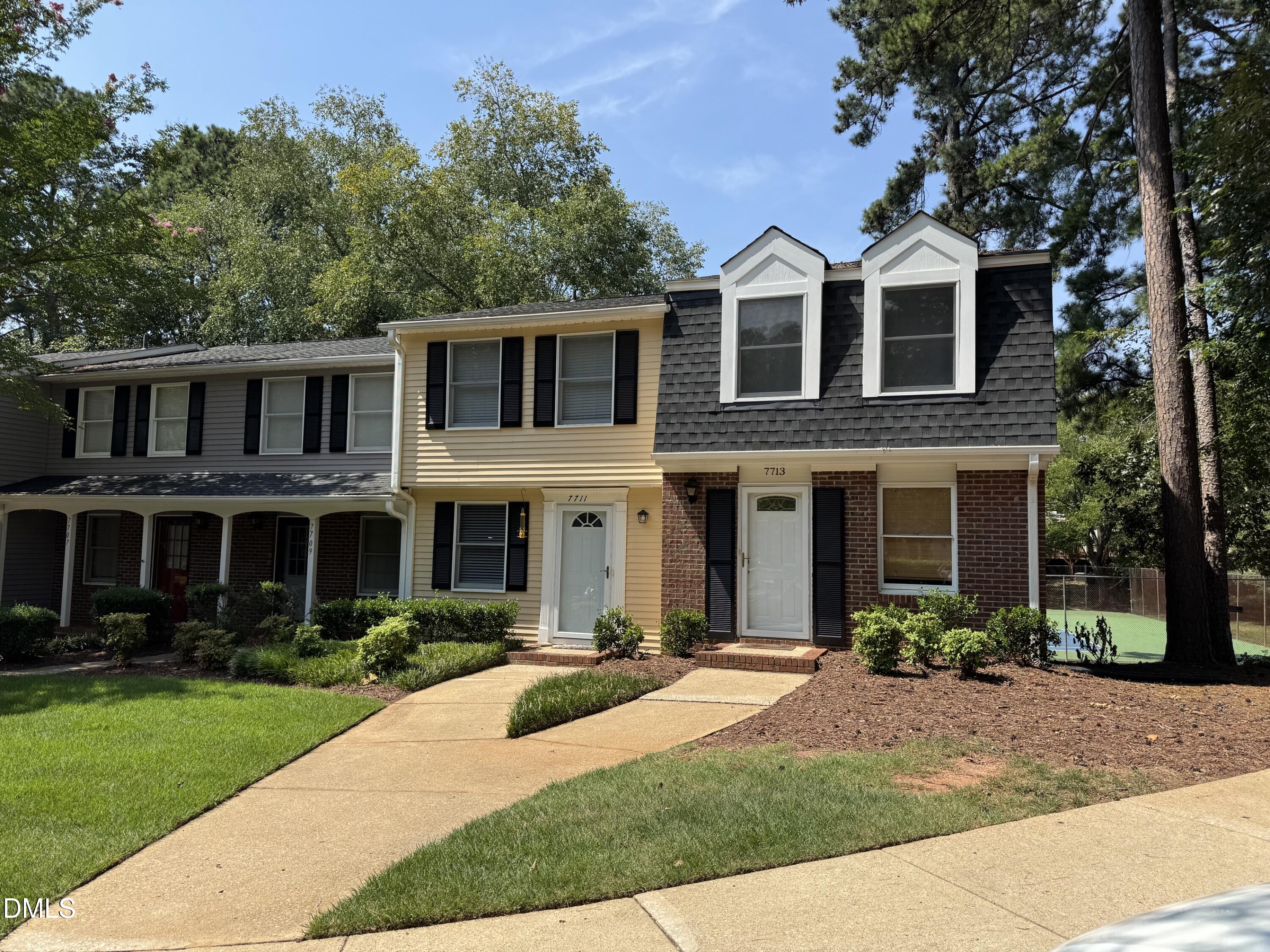 7713 Crown Crest Court Property Photo 2