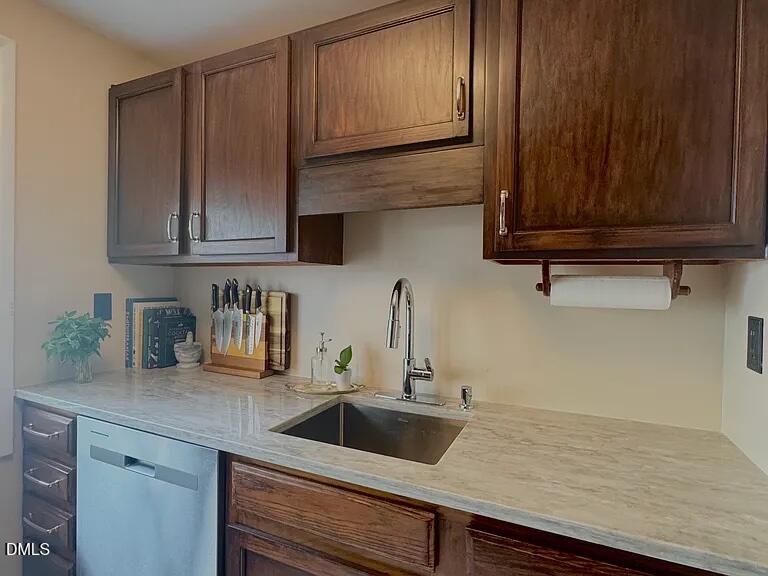 7713 Crown Crest Court Property Photo 7