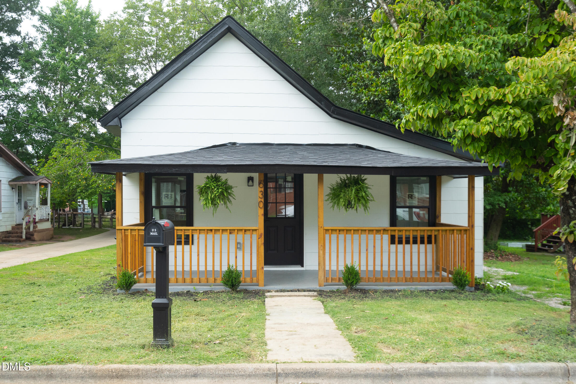 630 E Pine Avenue Property Photo 1