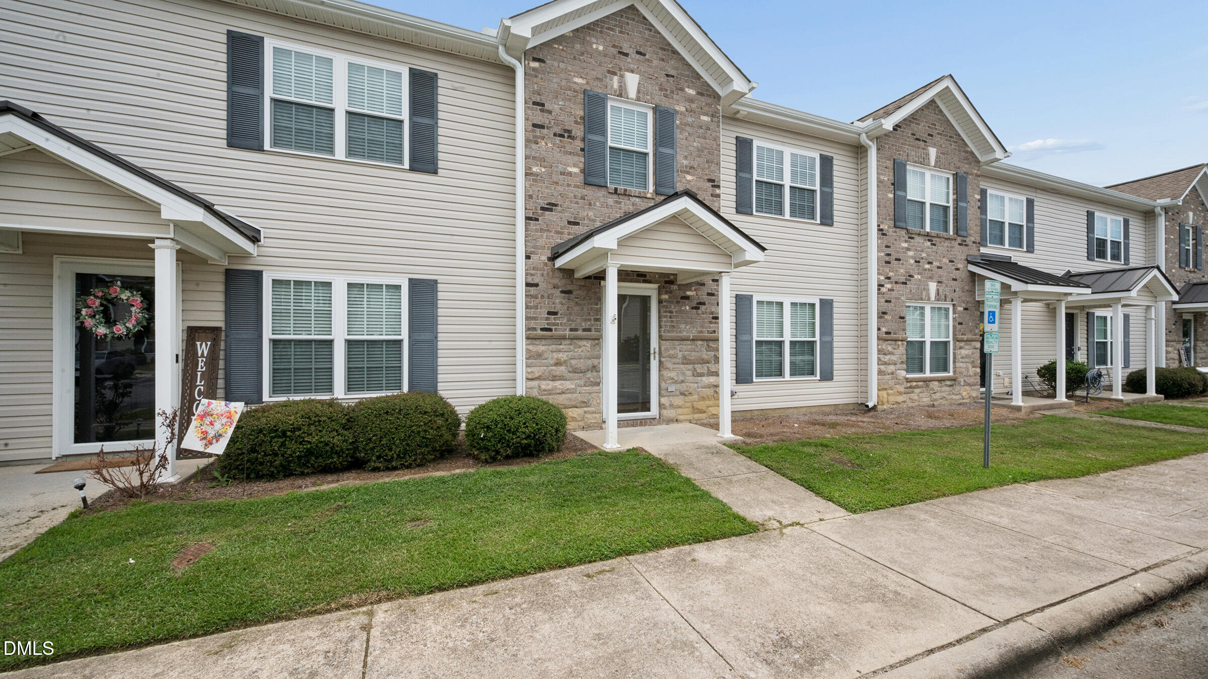 112 Chandler Drive E Property Photo 1