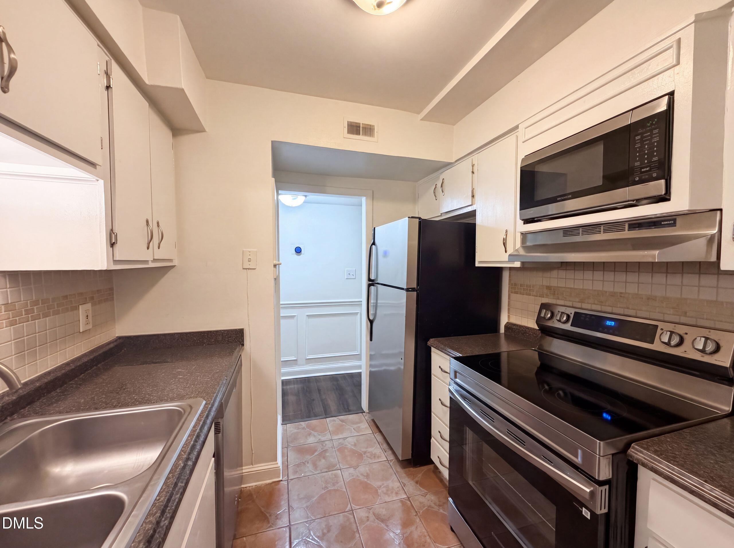 7040 Longstreet Drive C Property Photo 2