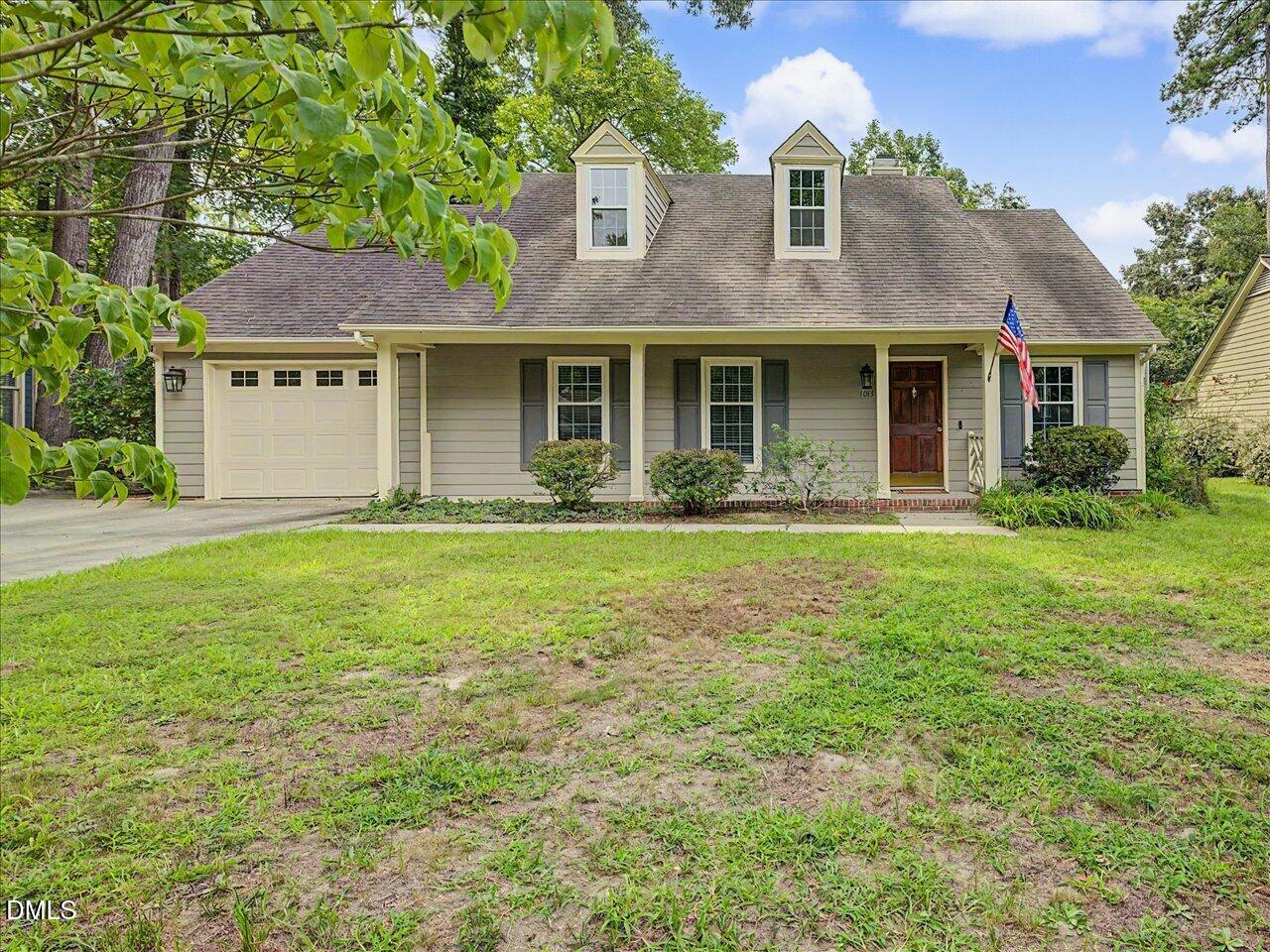 1013 Laurens Way Property Photo 1