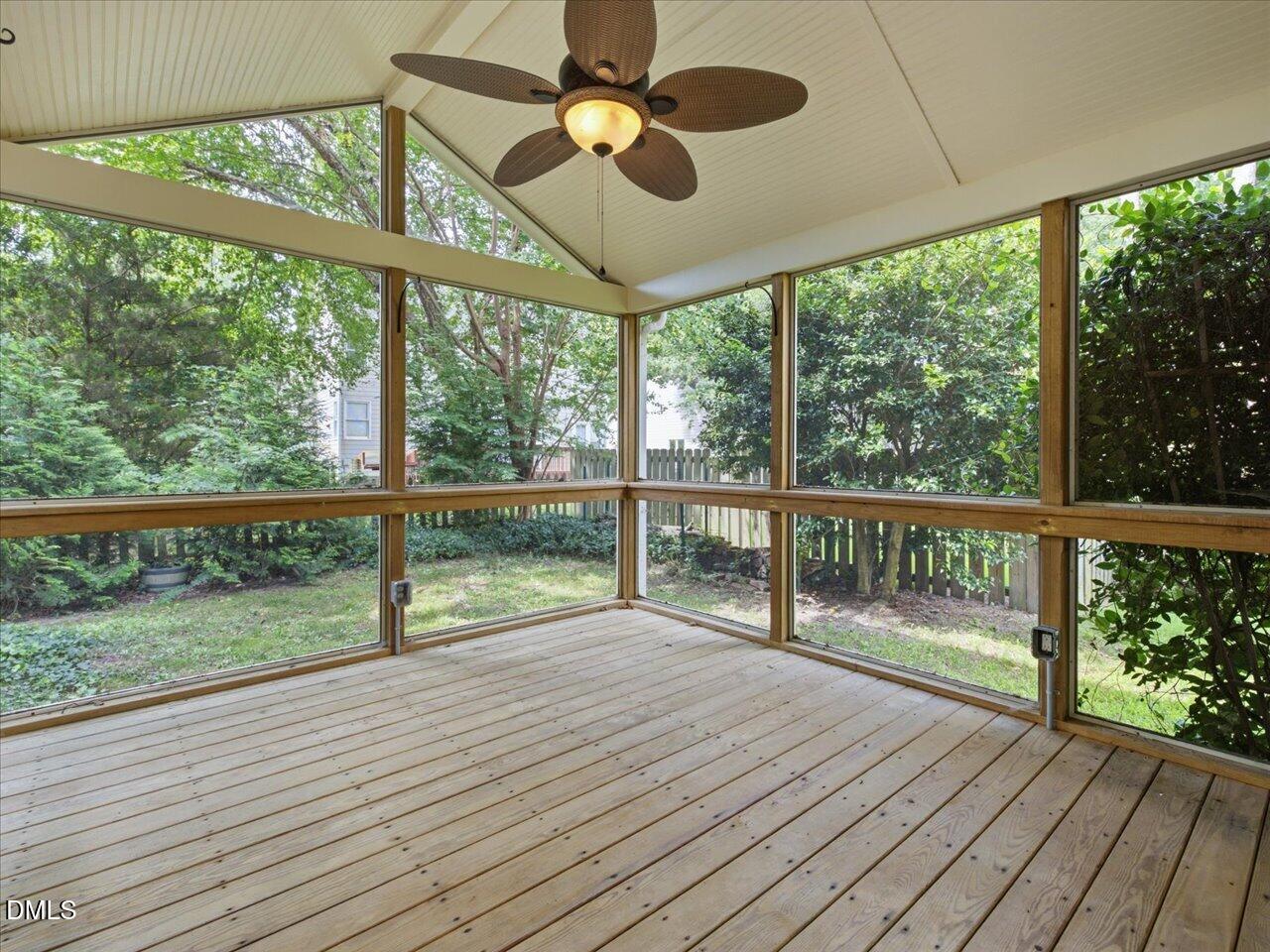 1013 Laurens Way Property Photo 7