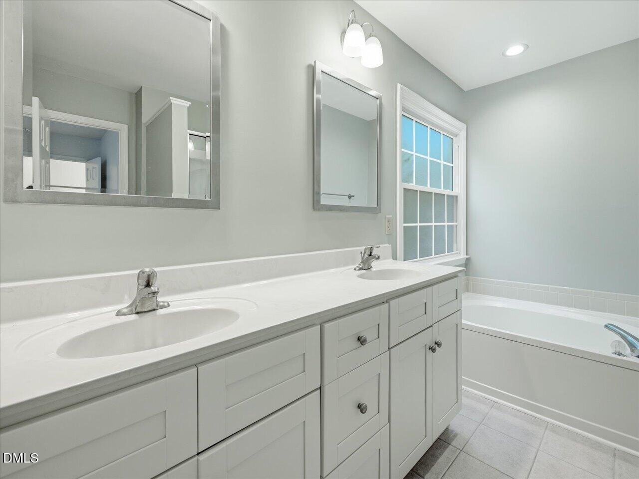 1013 Laurens Way Property Photo 11