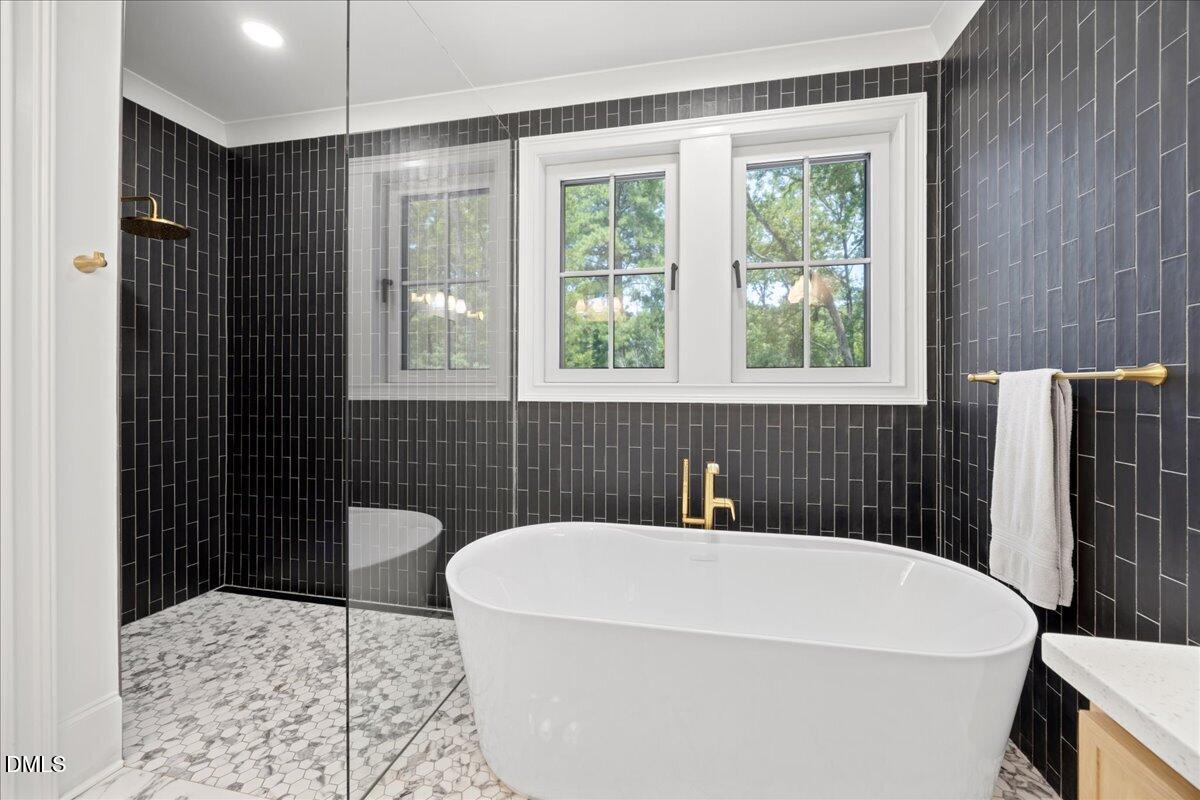 1232 Somerset Road Property Photo 3