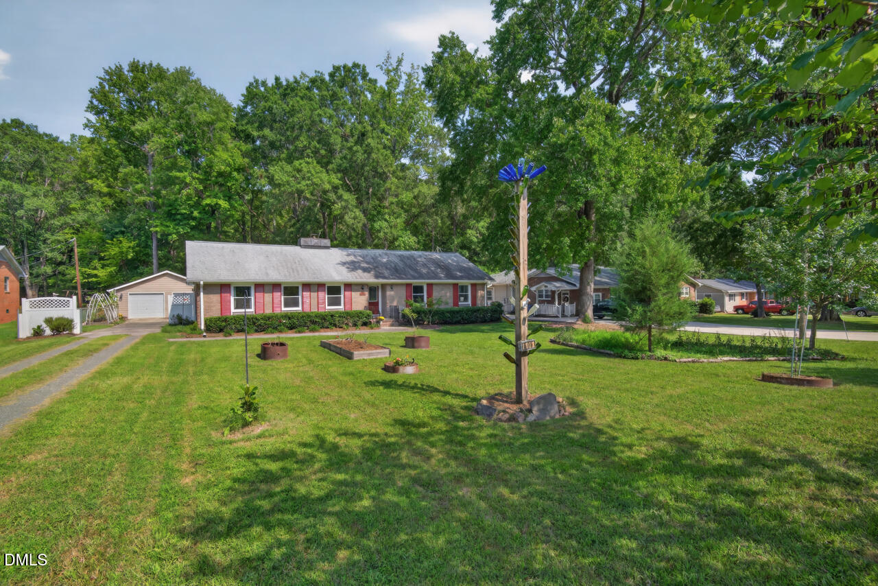 606 Crestview Drive Property Photo 3