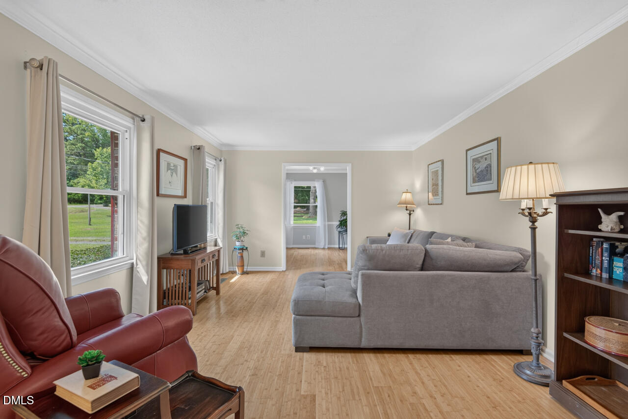 606 Crestview Drive Property Photo 6