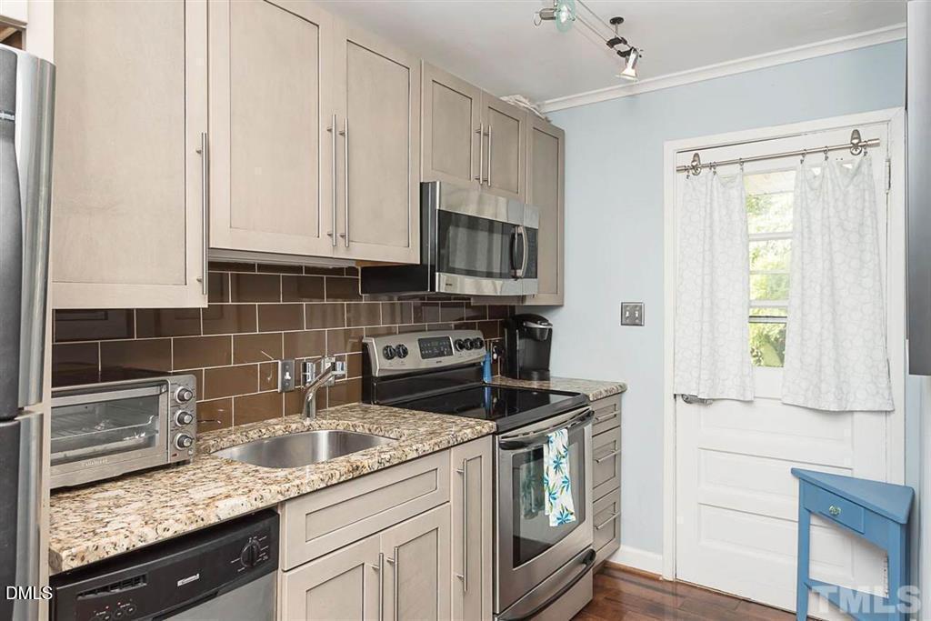 801 Daniels Street D Property Photo 4