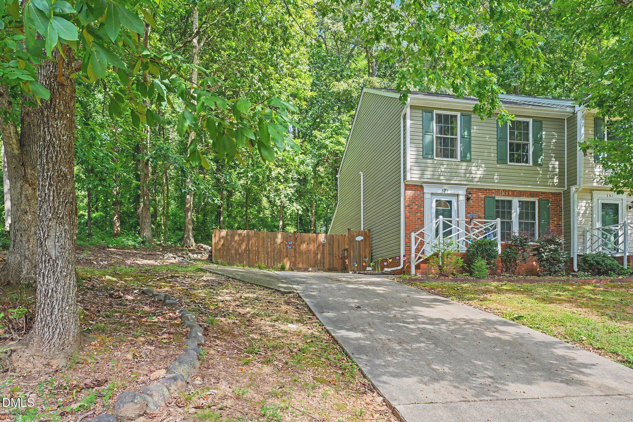 329 Glencoe Drive Property Photo 3