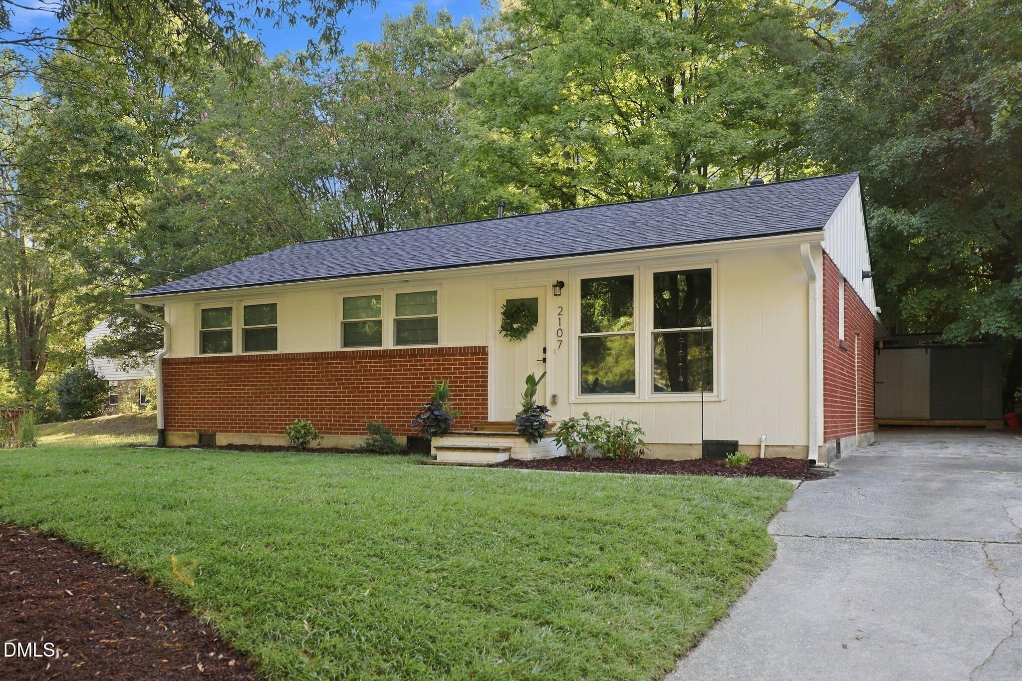2107 Dandridge Drive Property Photo 1