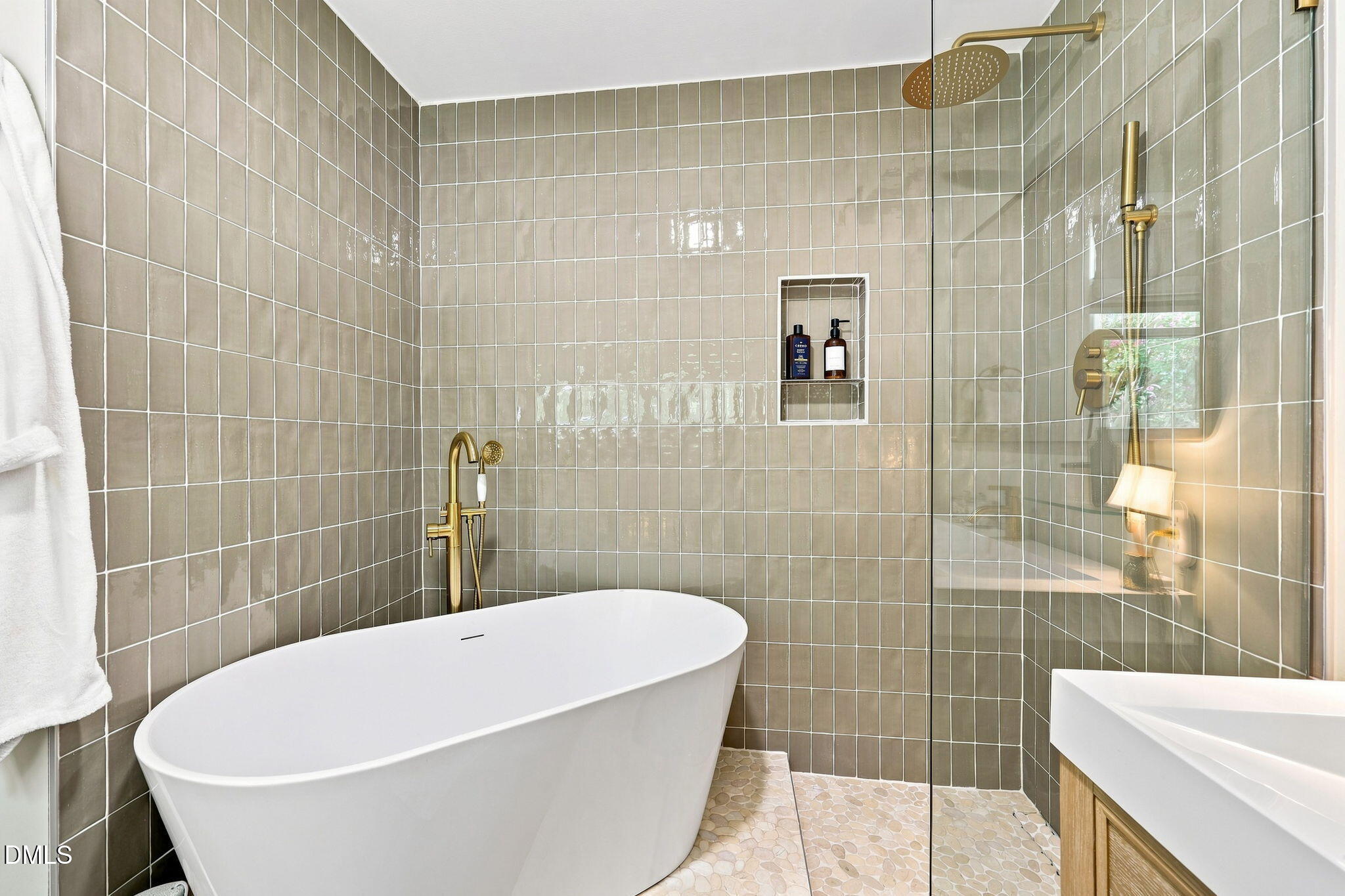 2107 Dandridge Drive Property Photo 3