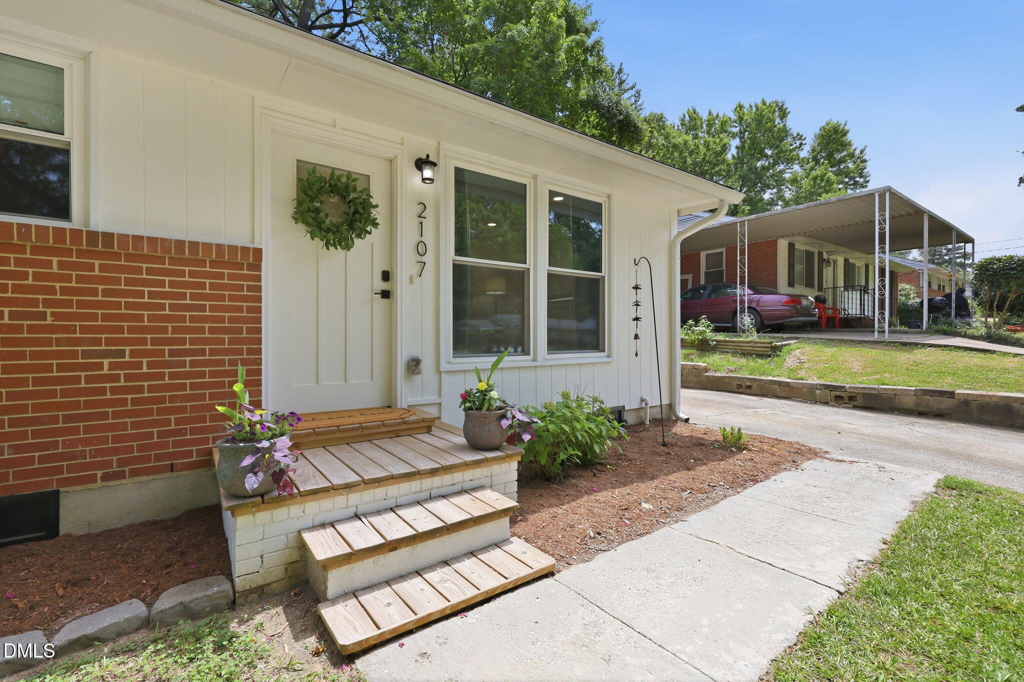 2107 Dandridge Drive Property Photo 4