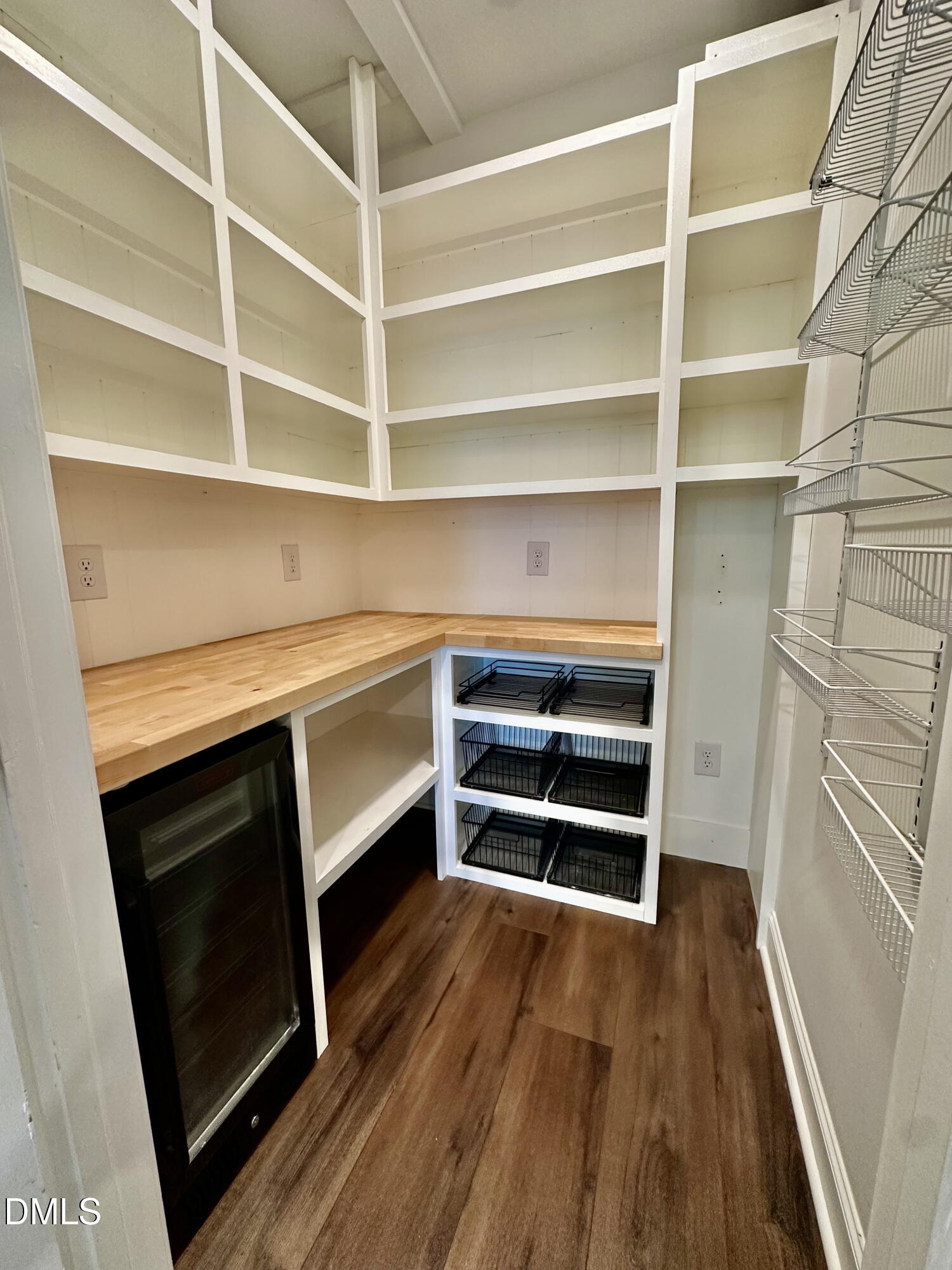 1015 Meadow Pond Drive Property Photo 10