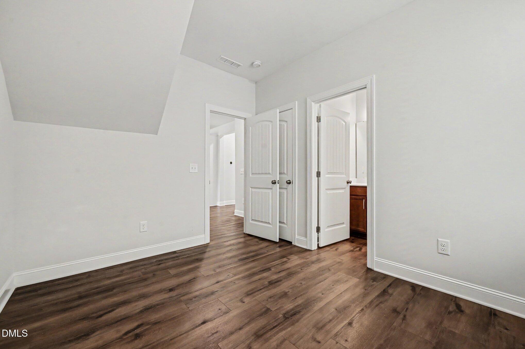 1015 Meadow Pond Drive Property Photo 13