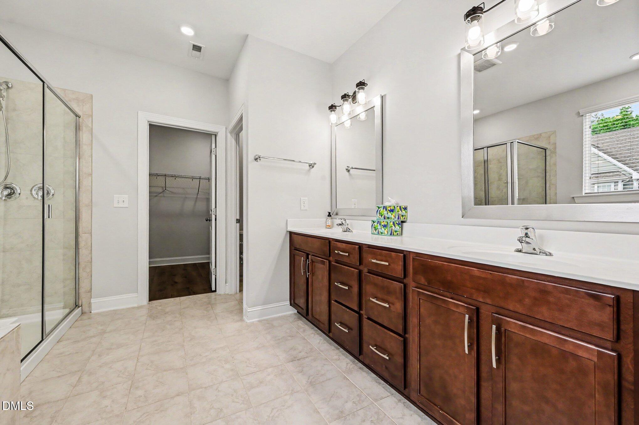 1015 Meadow Pond Drive Property Photo 16