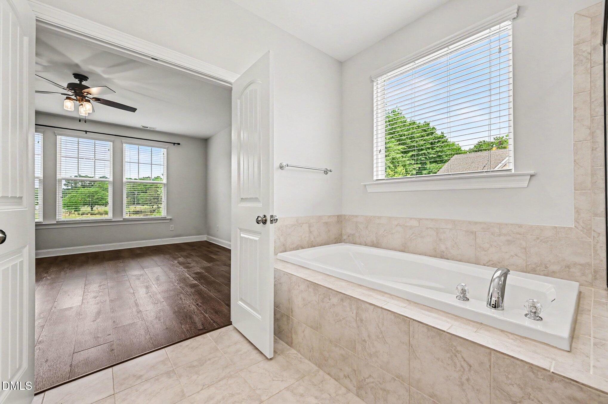 1015 Meadow Pond Drive Property Photo 17