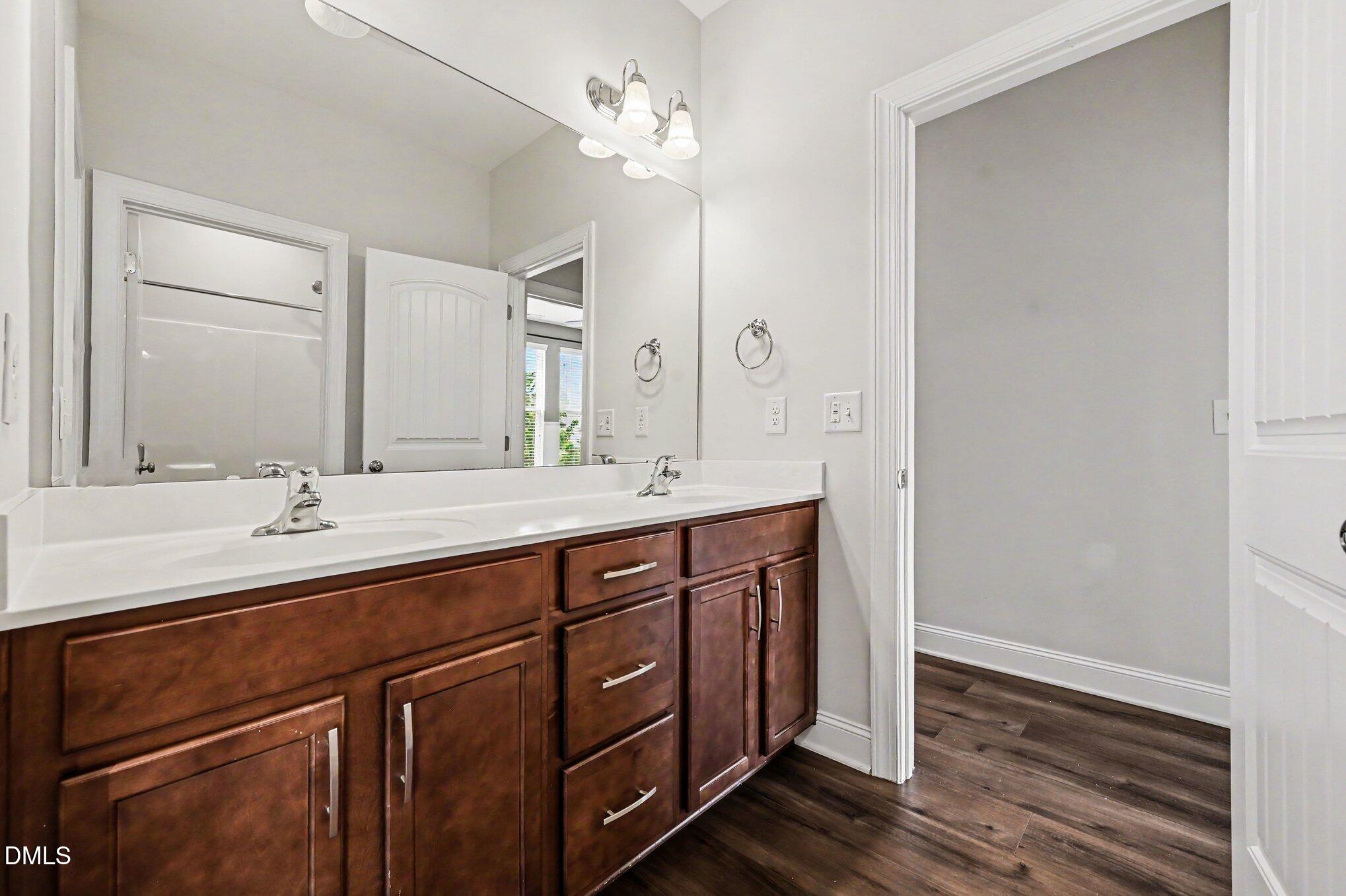 1015 Meadow Pond Drive Property Photo 19