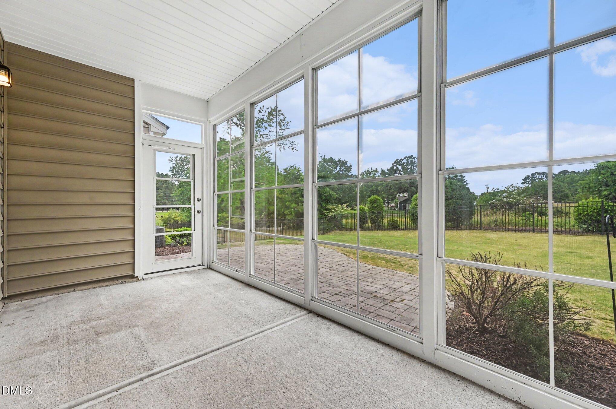 1015 Meadow Pond Drive Property Photo 22