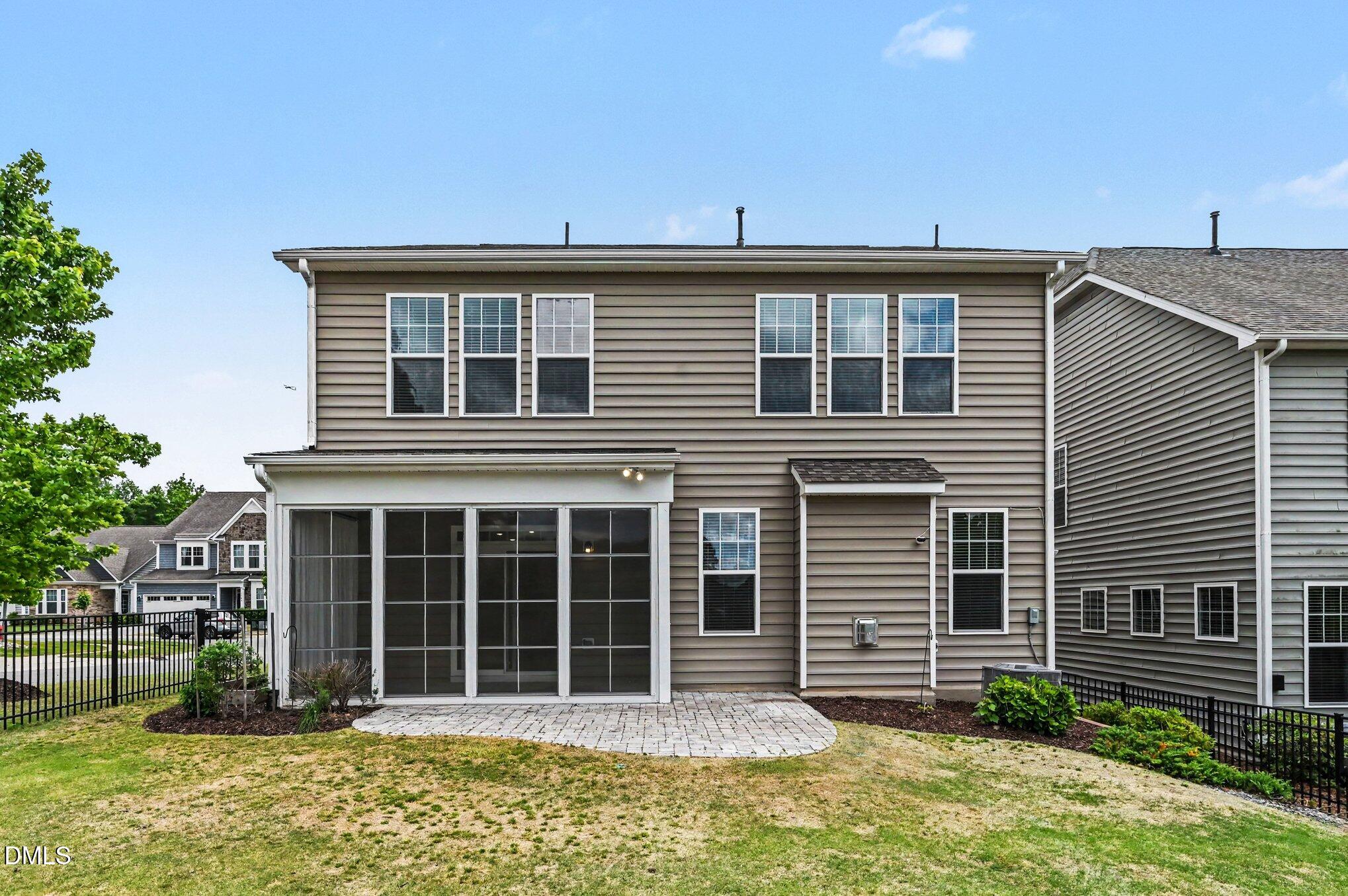 1015 Meadow Pond Drive Property Photo 23