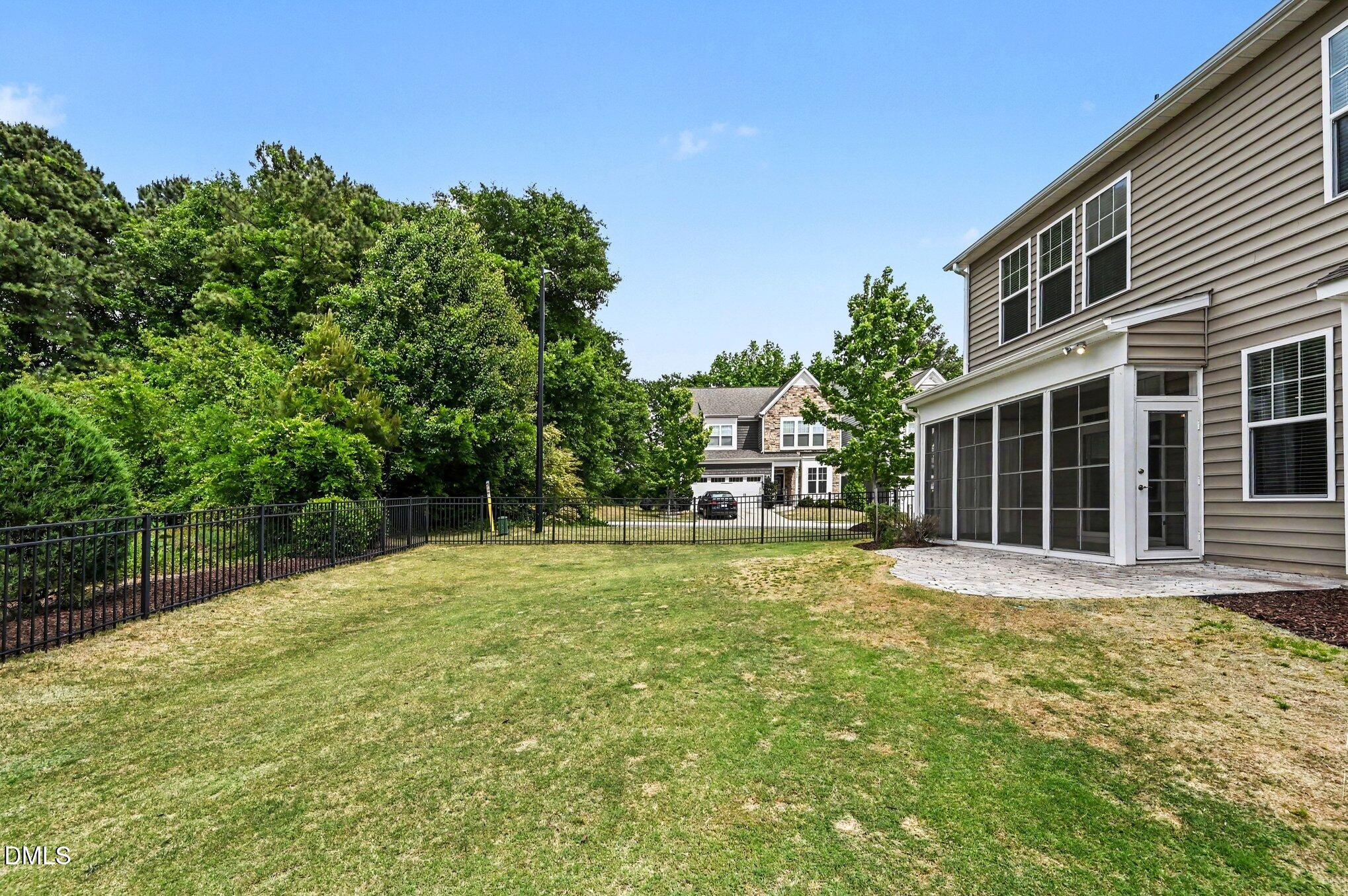 1015 Meadow Pond Drive Property Photo 28