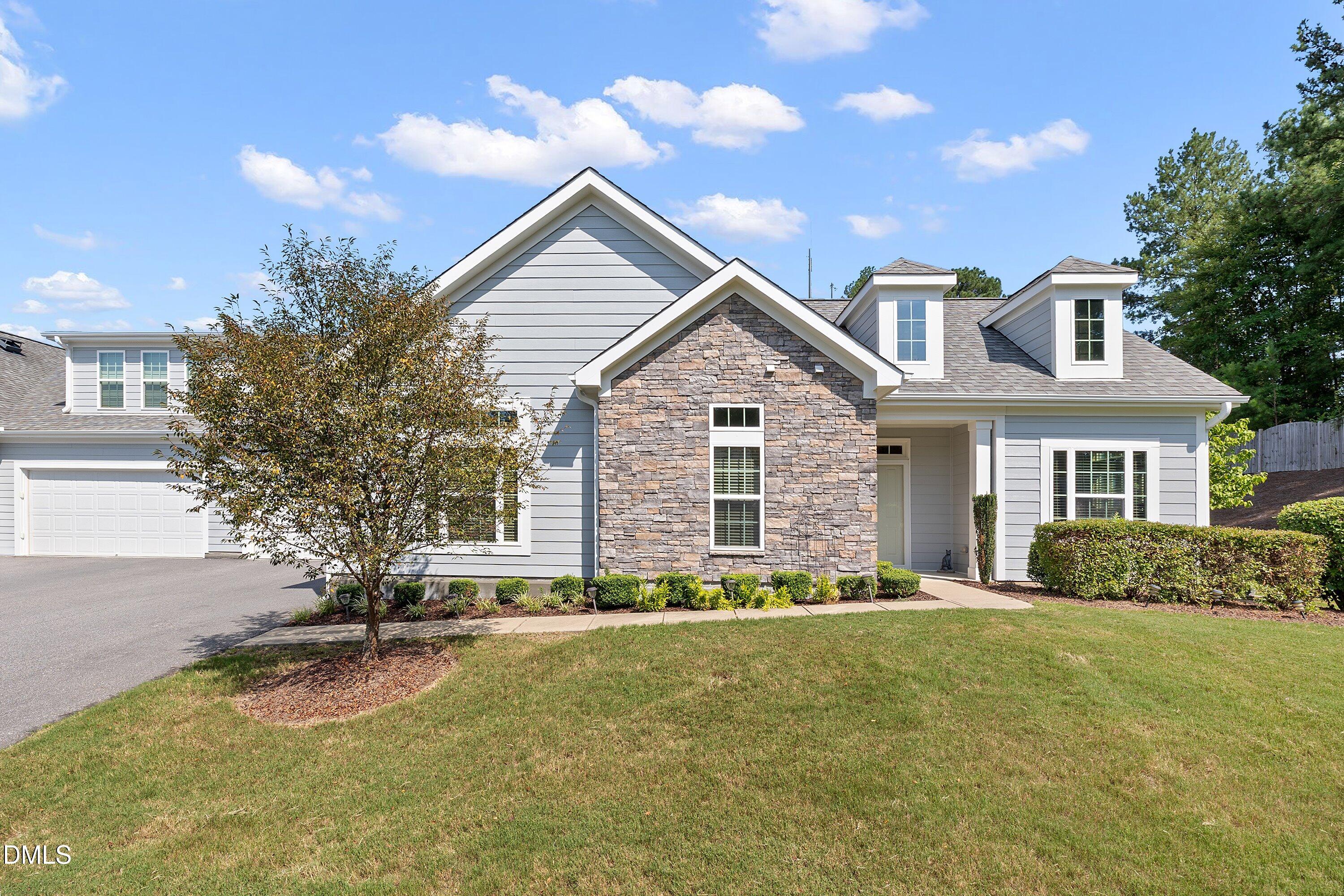 824 Blue Bird Lane Property Photo 1