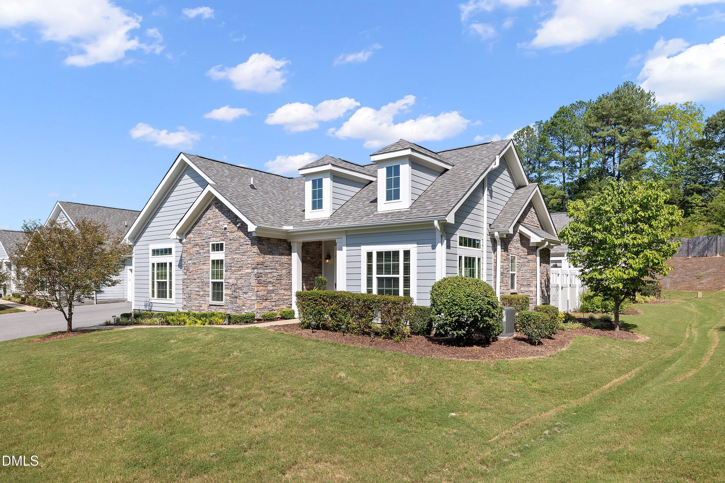 824 Blue Bird Lane Property Photo 4