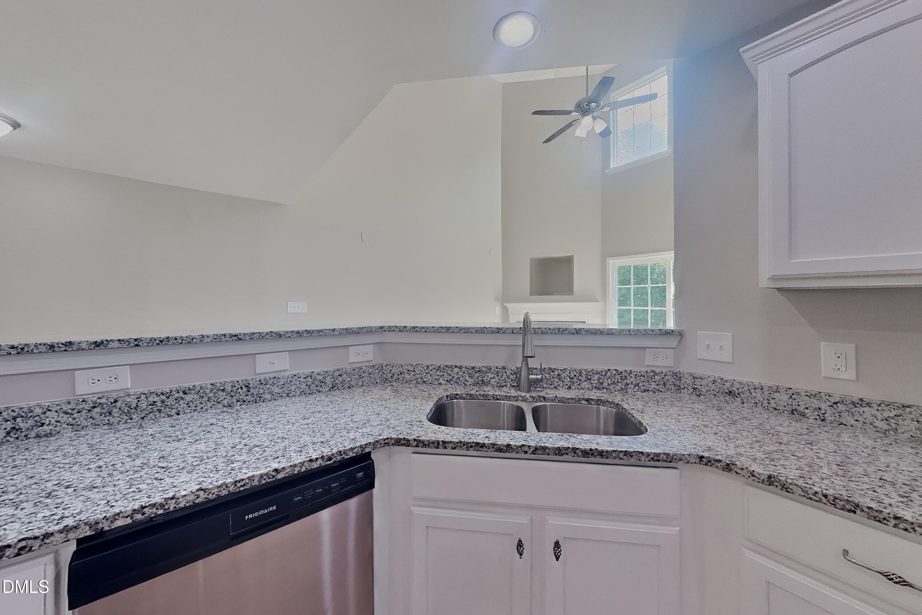910 Statler Drive Property Photo 5