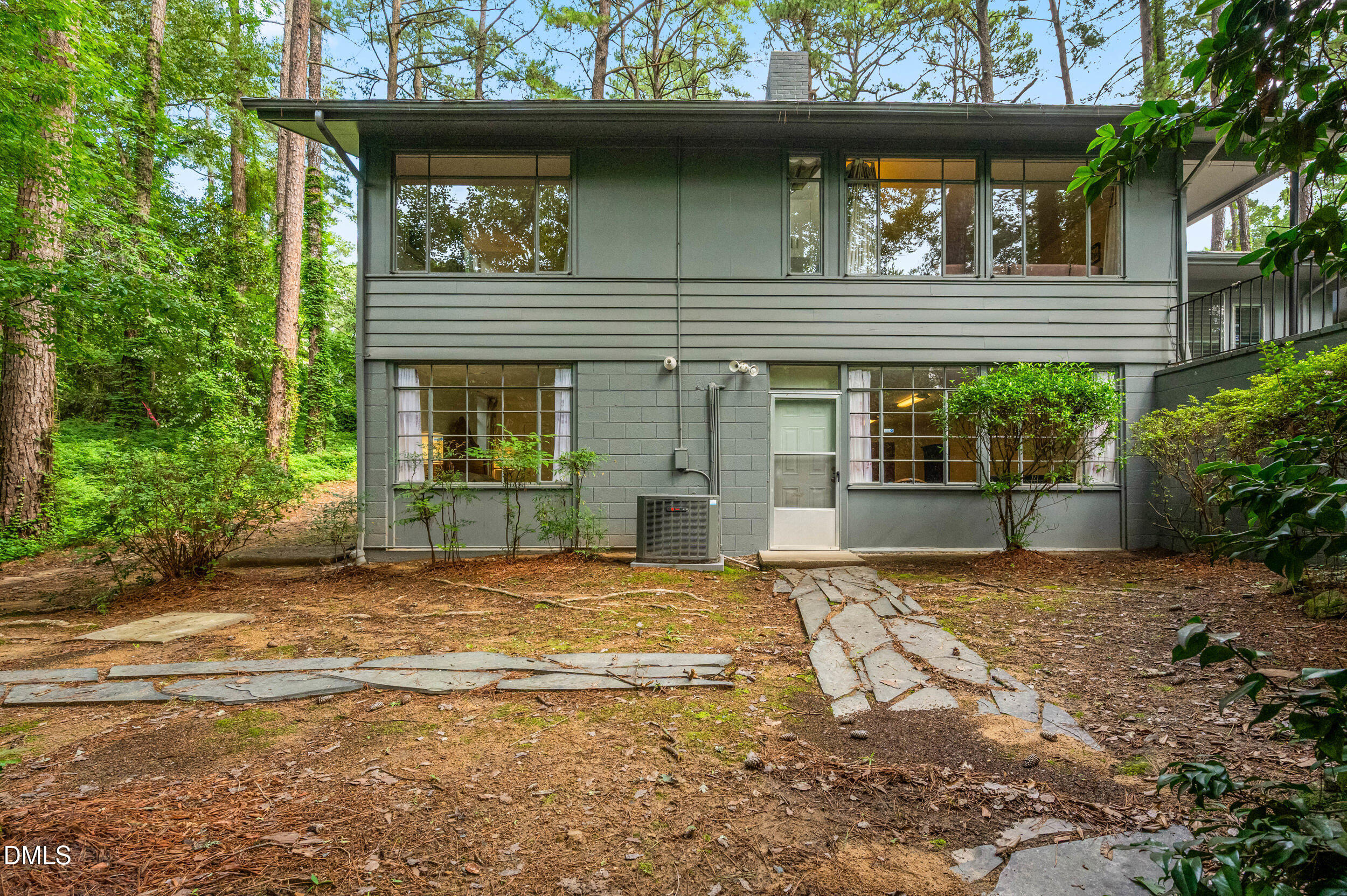 425 Brookside Drive Property Photo 6