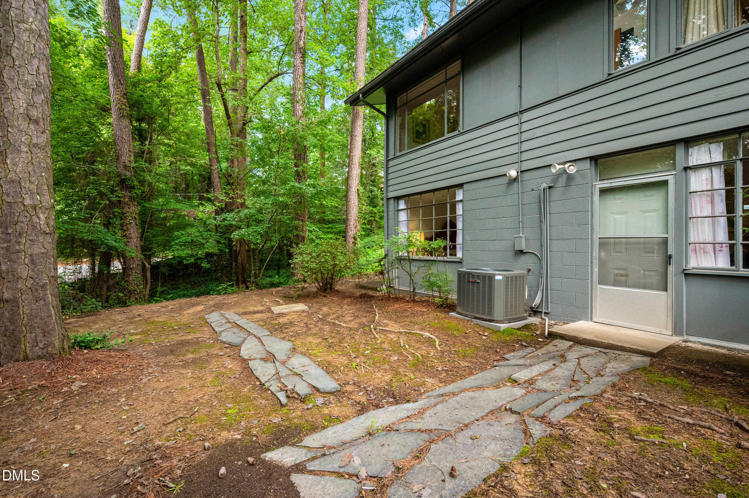 425 Brookside Drive Property Photo 7