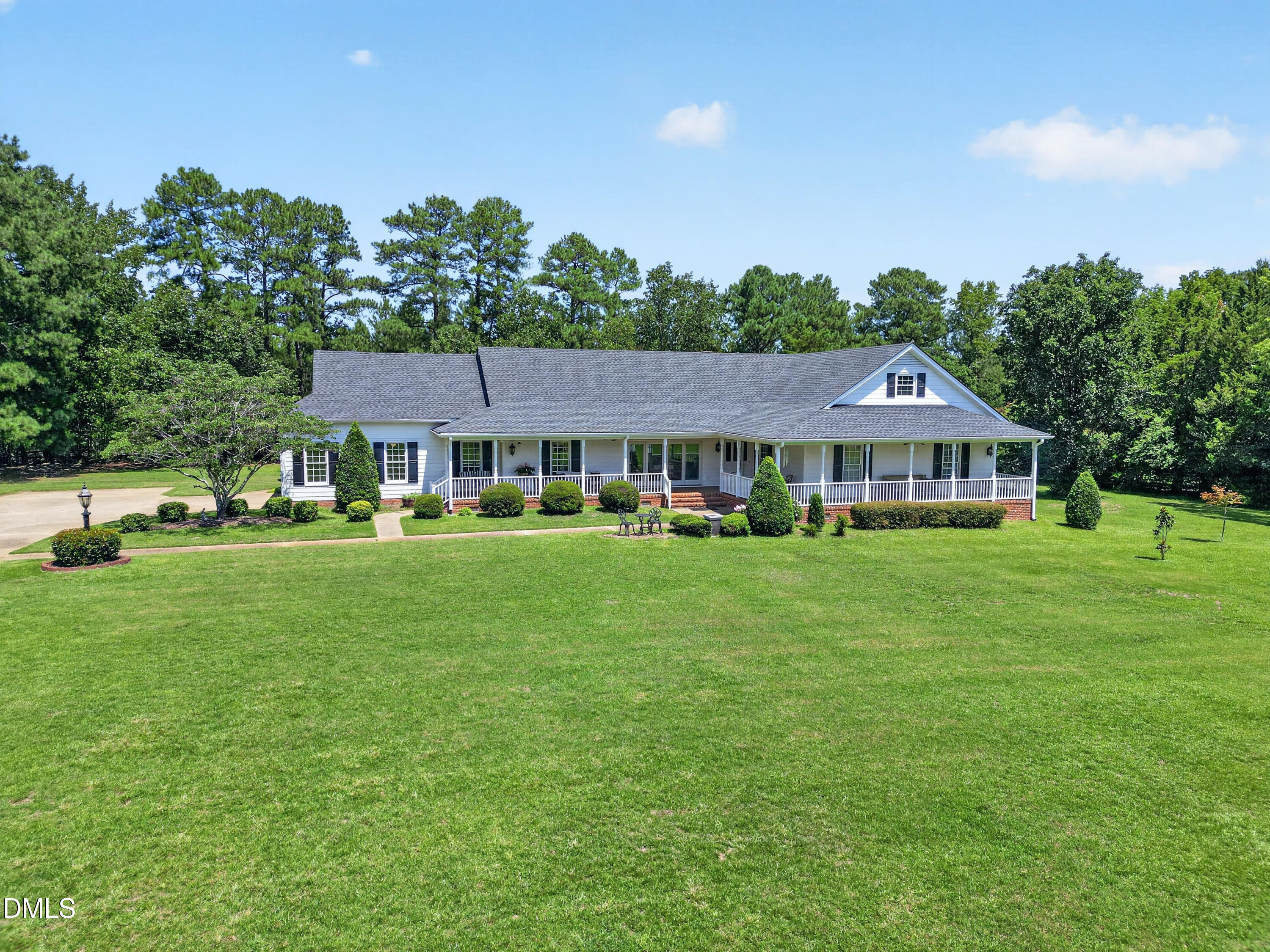 606 Country Lane Property Photo 2