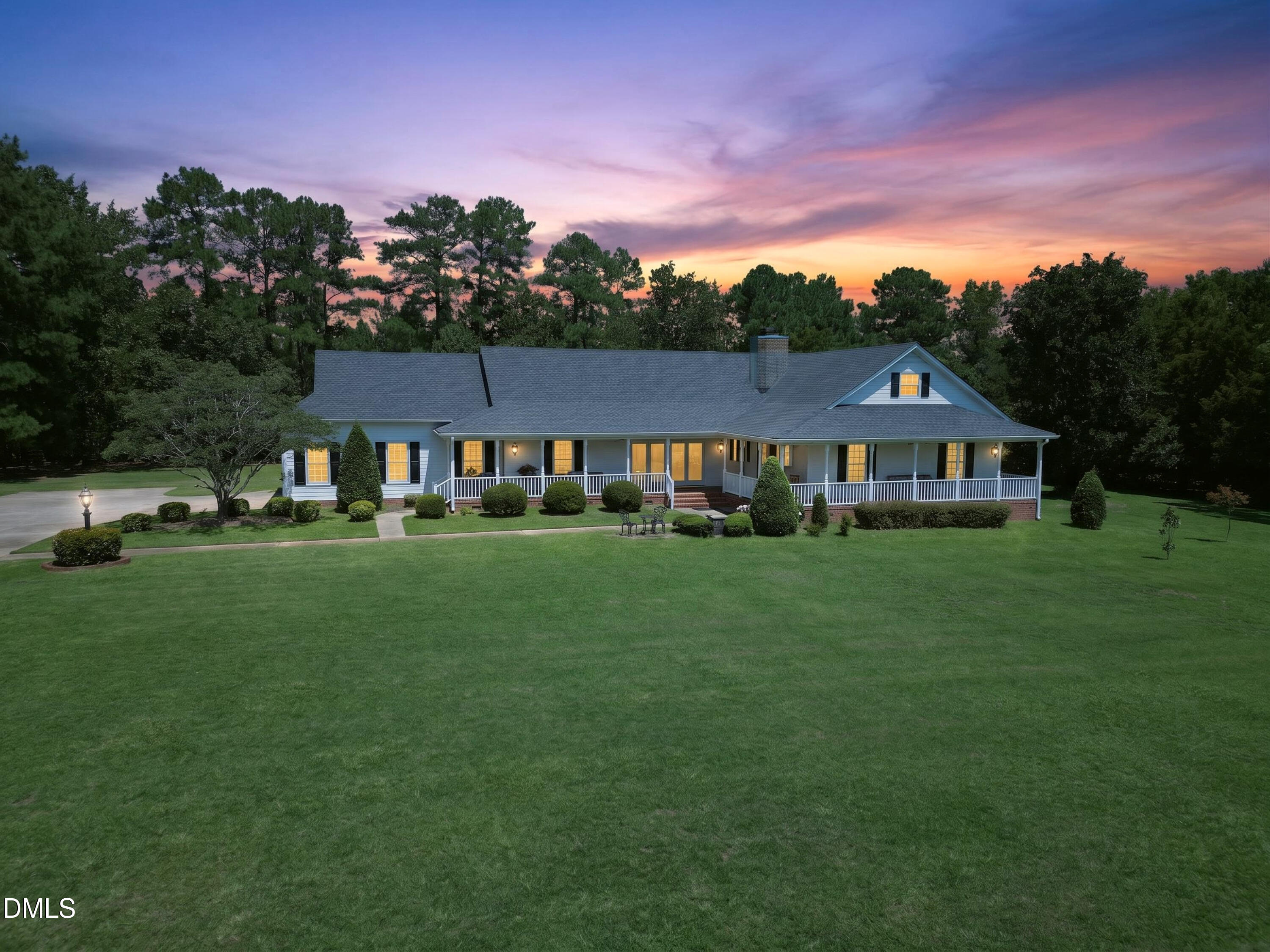 606 Country Lane Property Photo 3