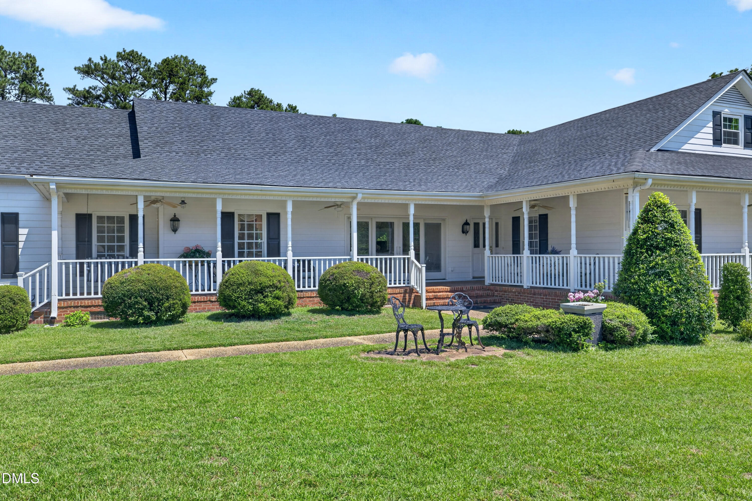 606 Country Lane Property Photo 4