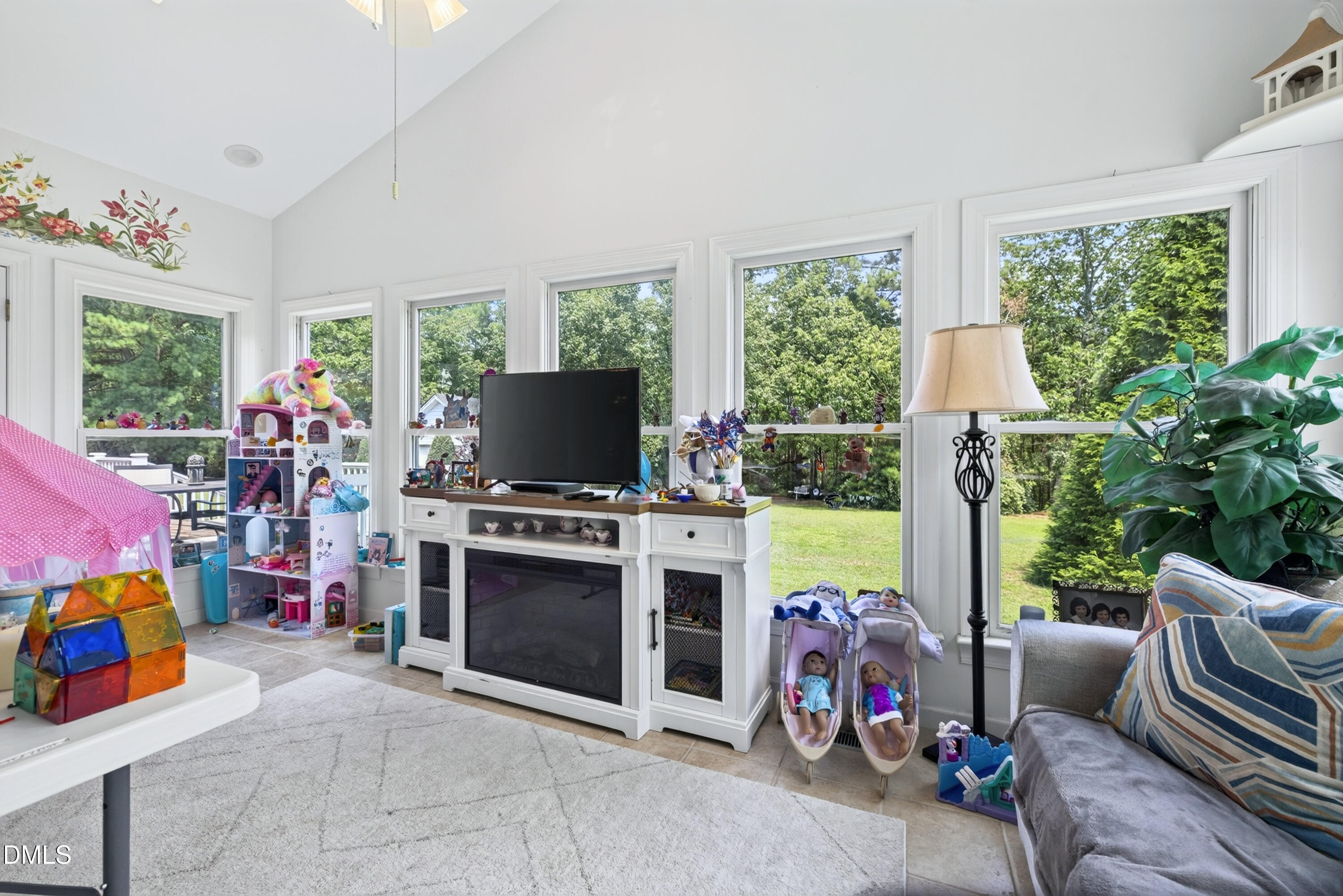 606 Country Lane Property Photo 17