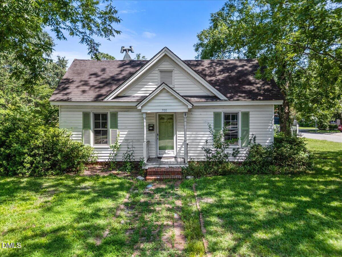 700 N Webb Street Property Photo 1