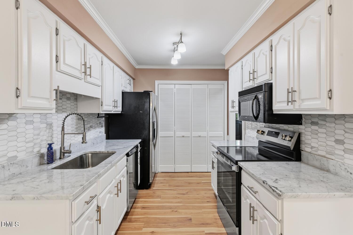 4536 Hamptonshire Drive Property Photo 11
