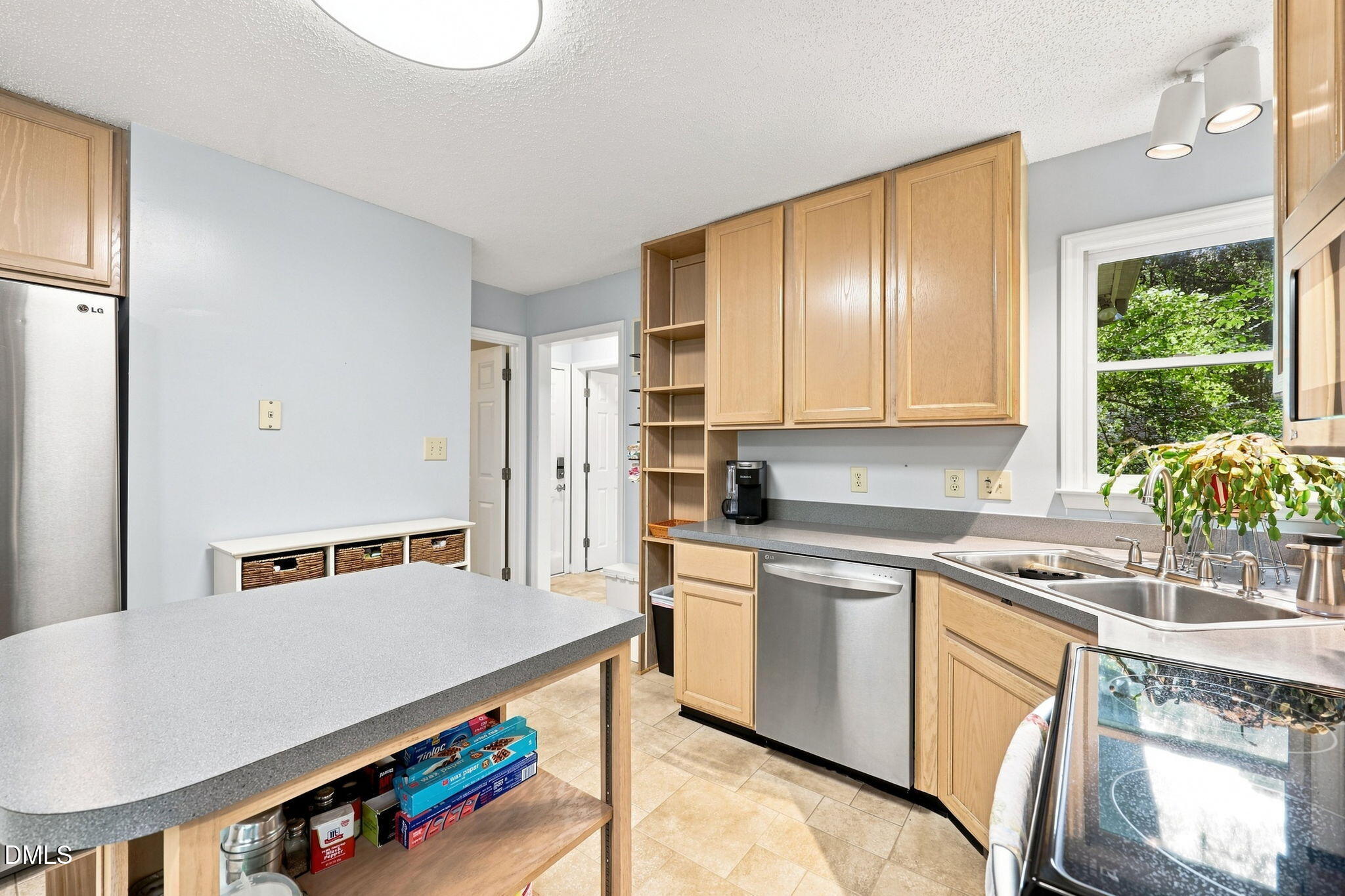 1020 Oakwater Drive Property Photo 5