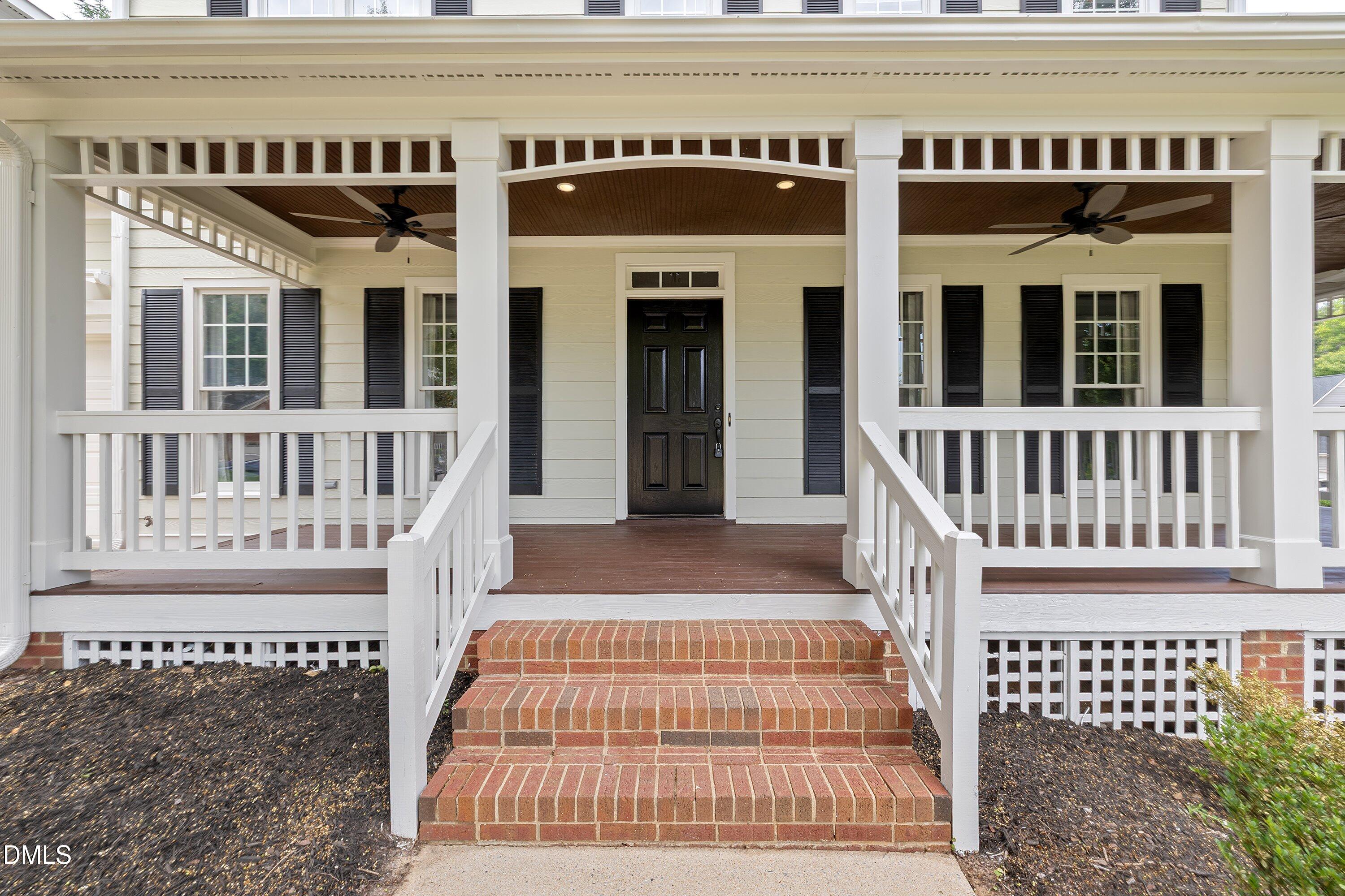 100 Robbins Reef Way Property Photo 4