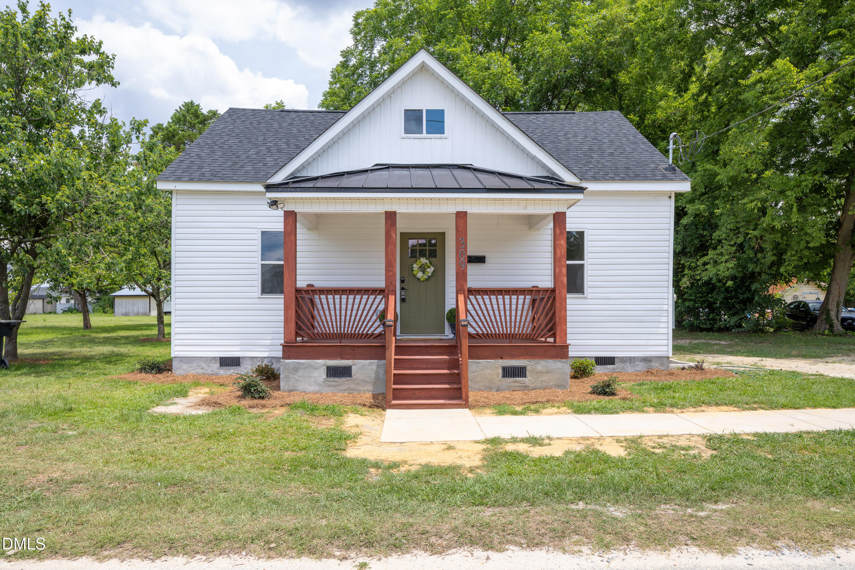 309 Stetson Street Property Photo 1