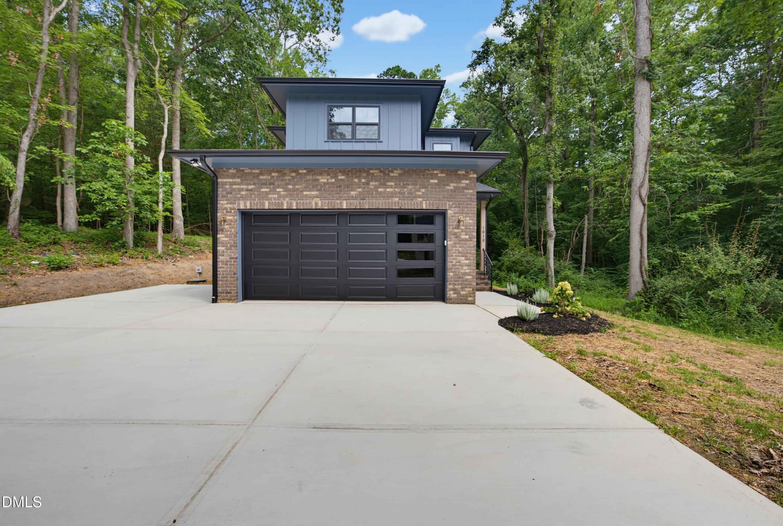 1919 E Geer Street Property Photo 3