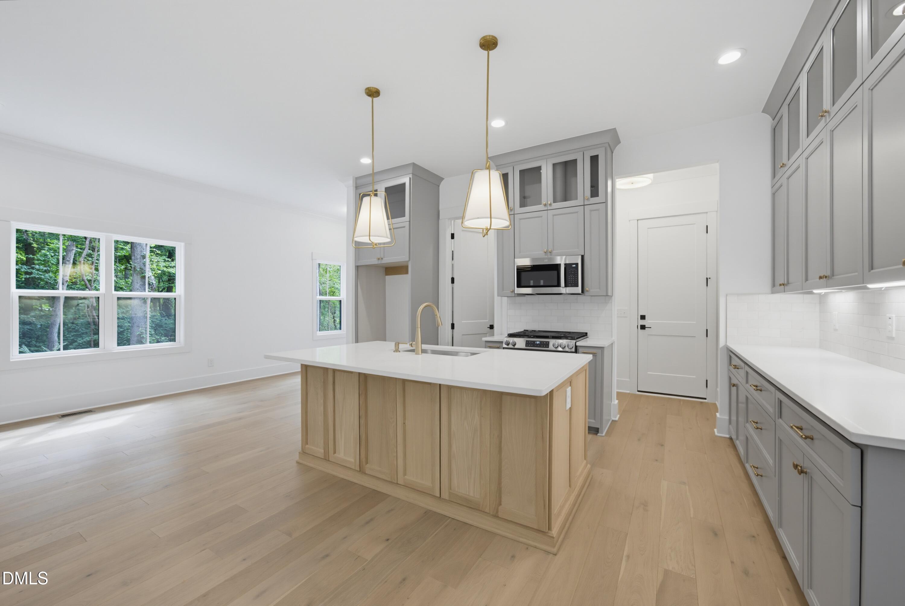 1919 E Geer Street Property Photo 4