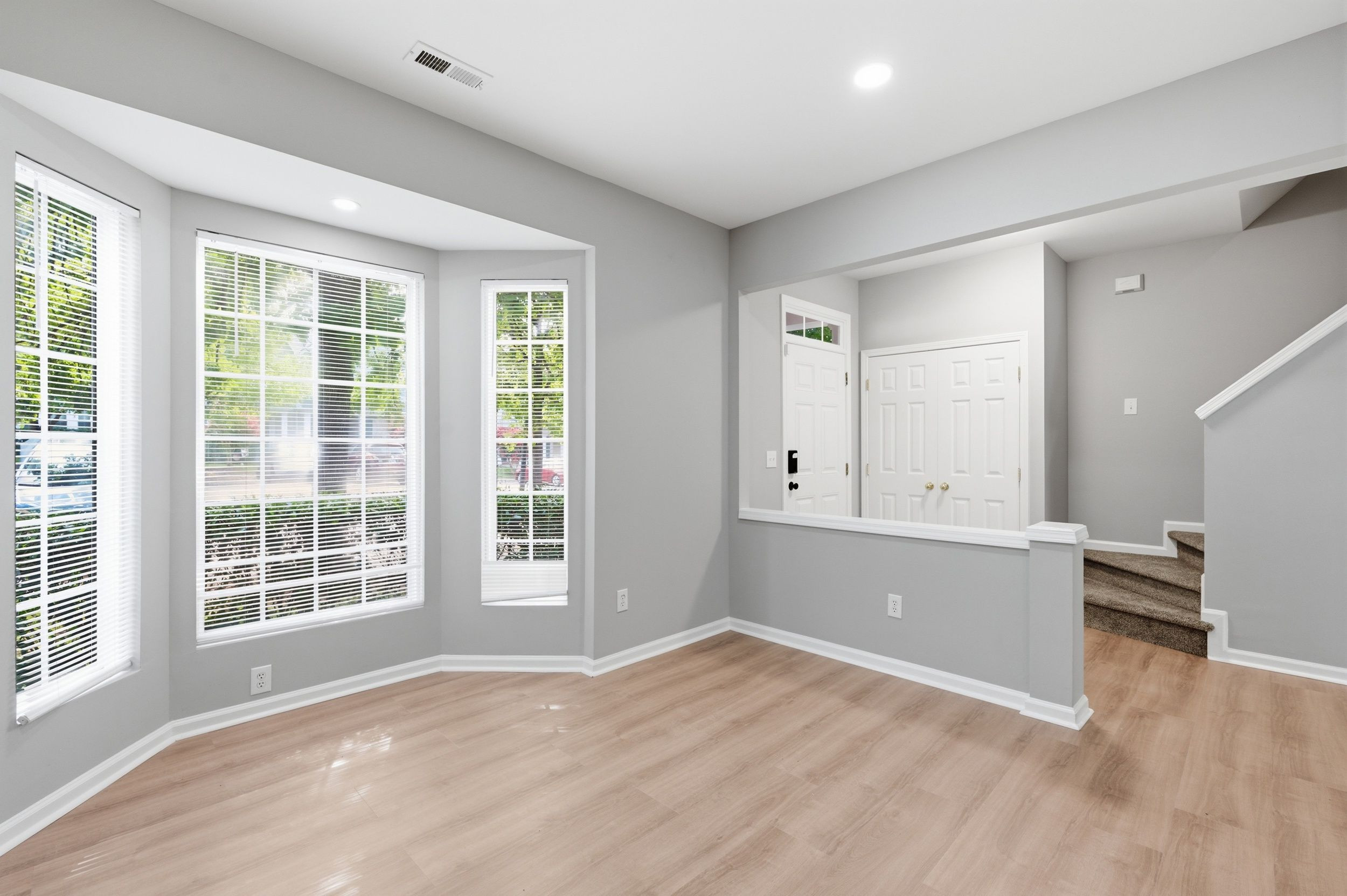 208 Walnut Woods Drive Property Photo 8