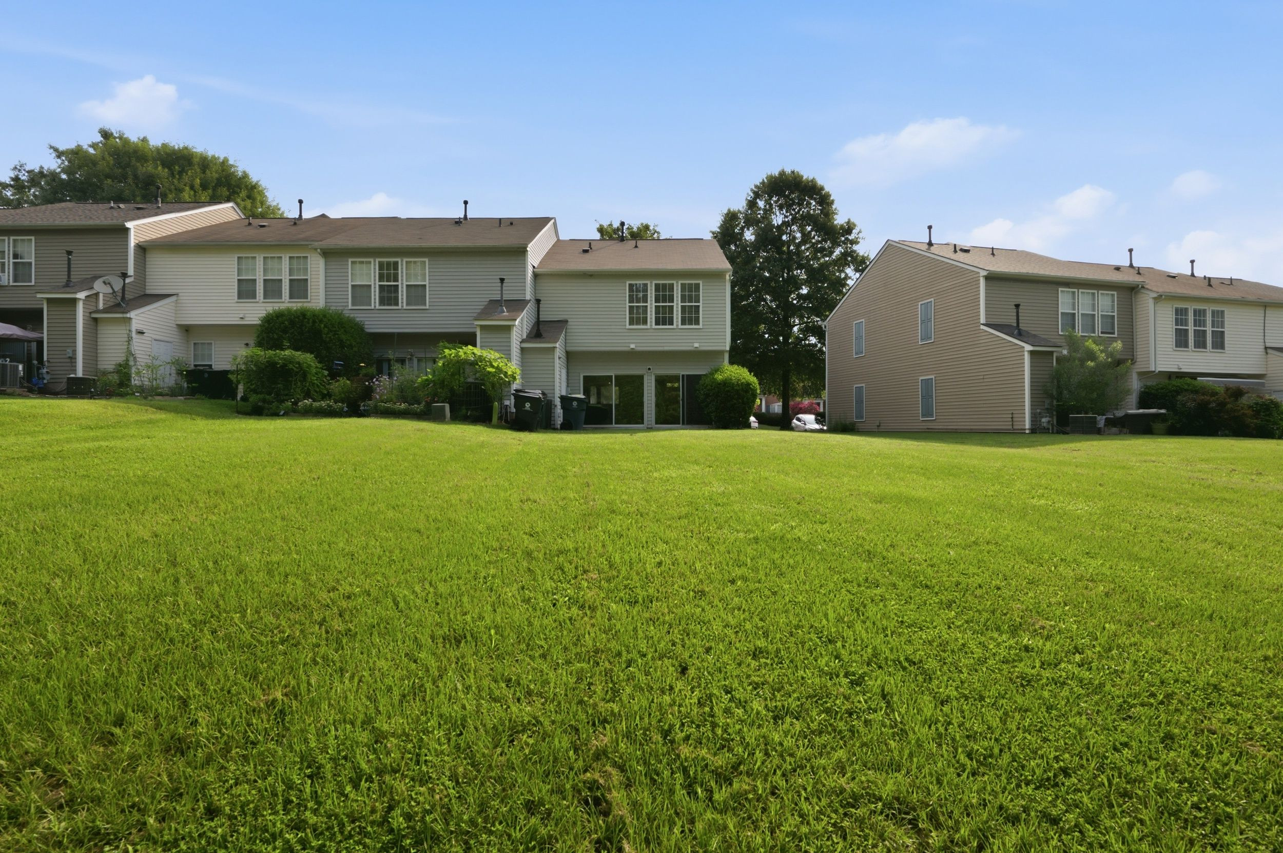 208 Walnut Woods Drive Property Photo 25