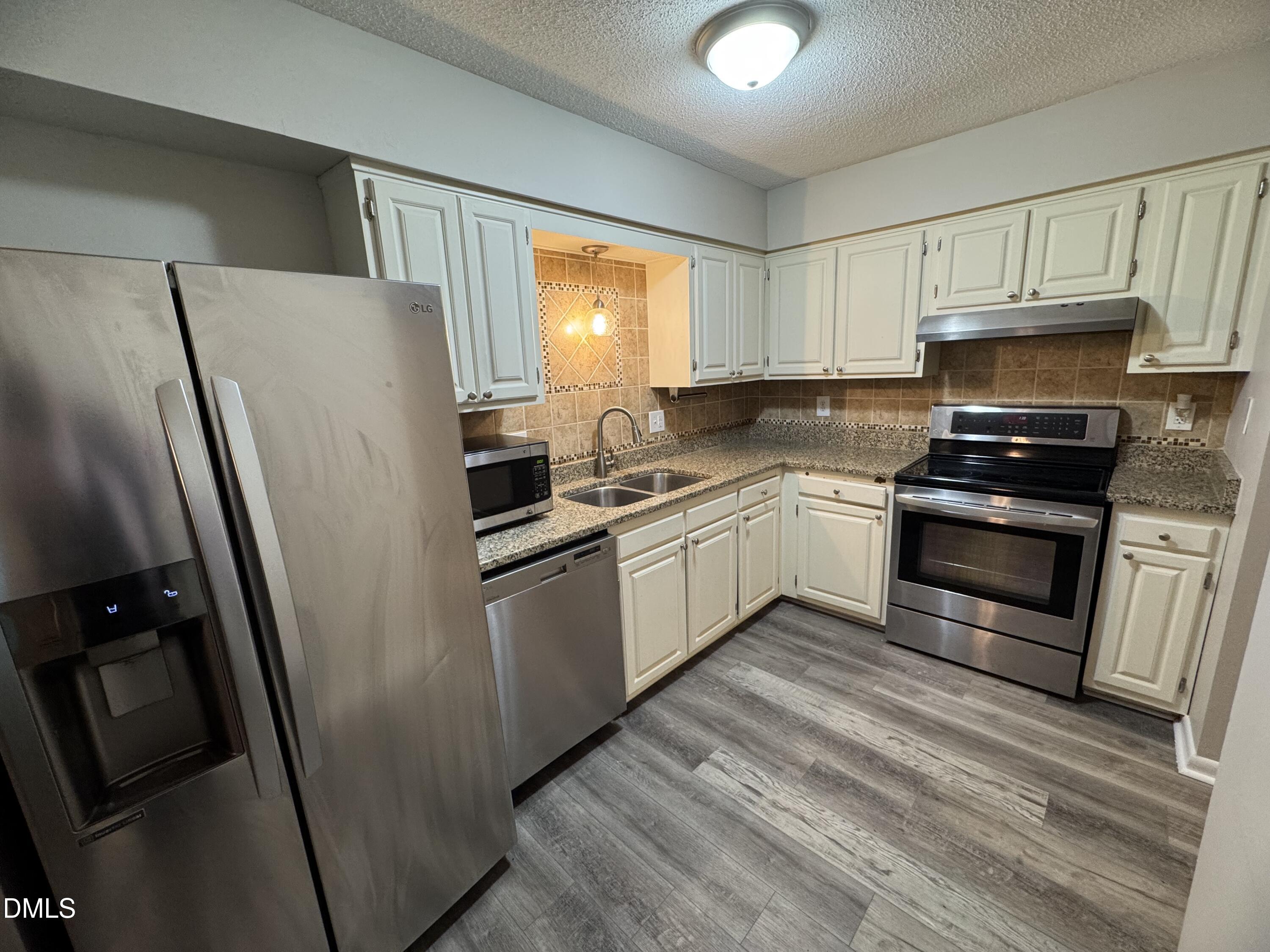 533 Pine Ridge Place Property Photo 2