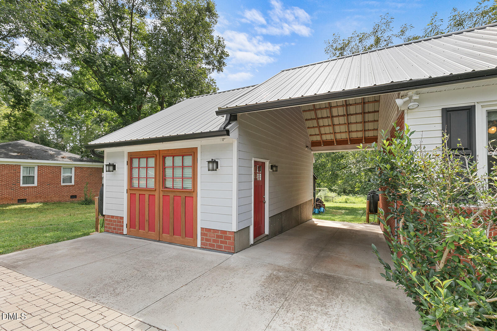 2113 Henslowe Drive Property Photo 3