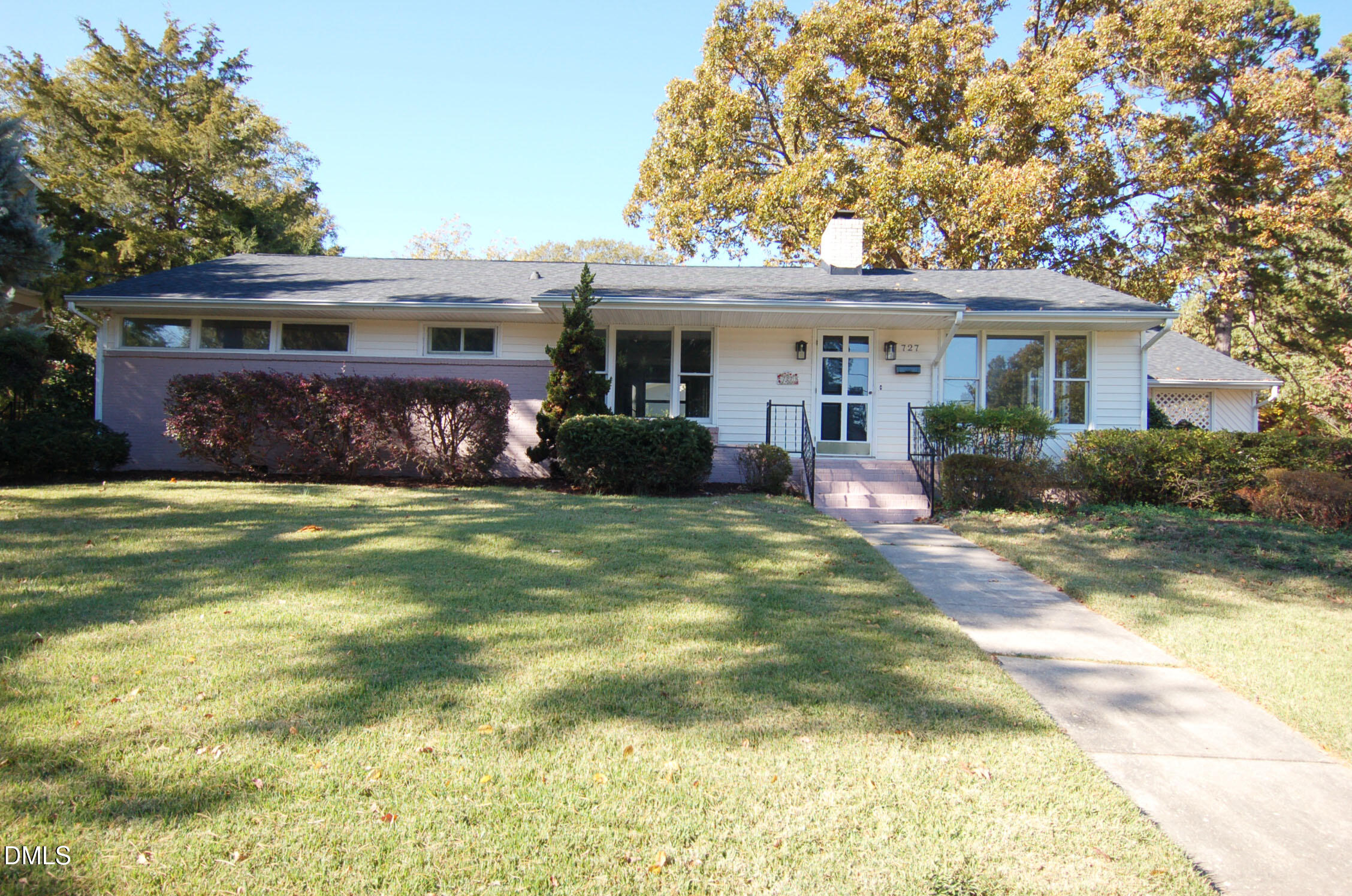 727 Graham Street Property Photo 1