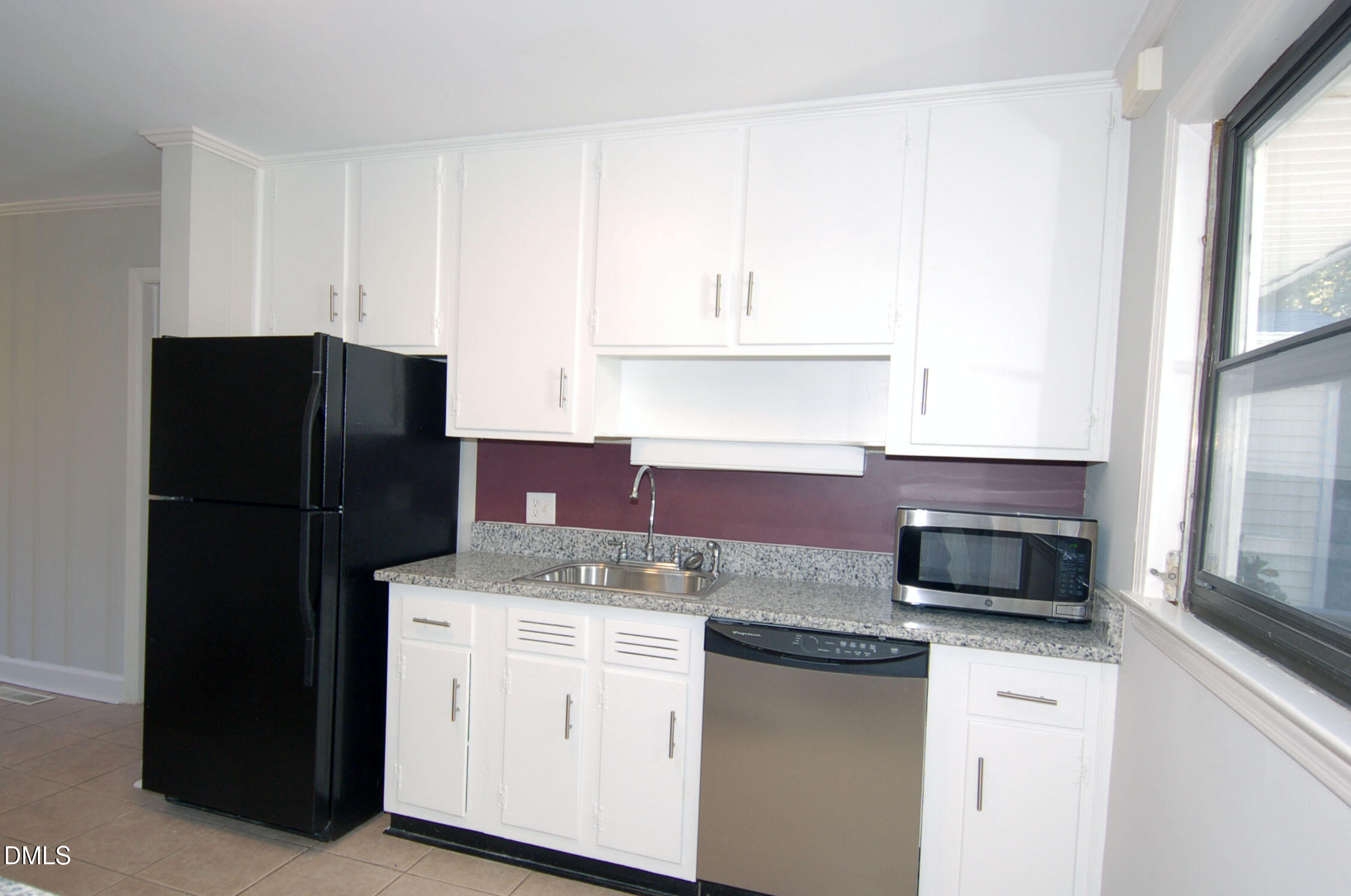 727 Graham Street Property Photo 2