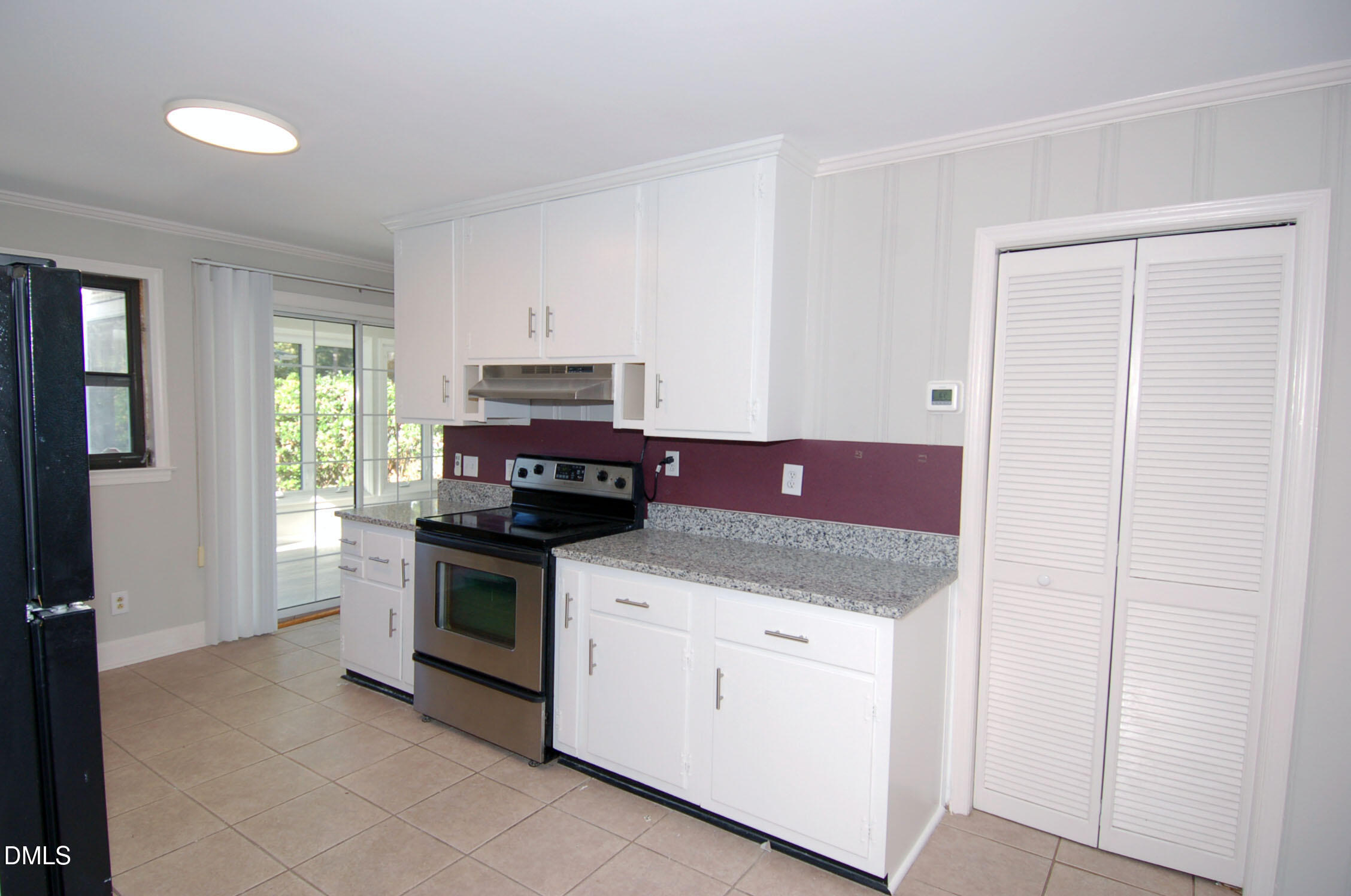 727 Graham Street Property Photo 3