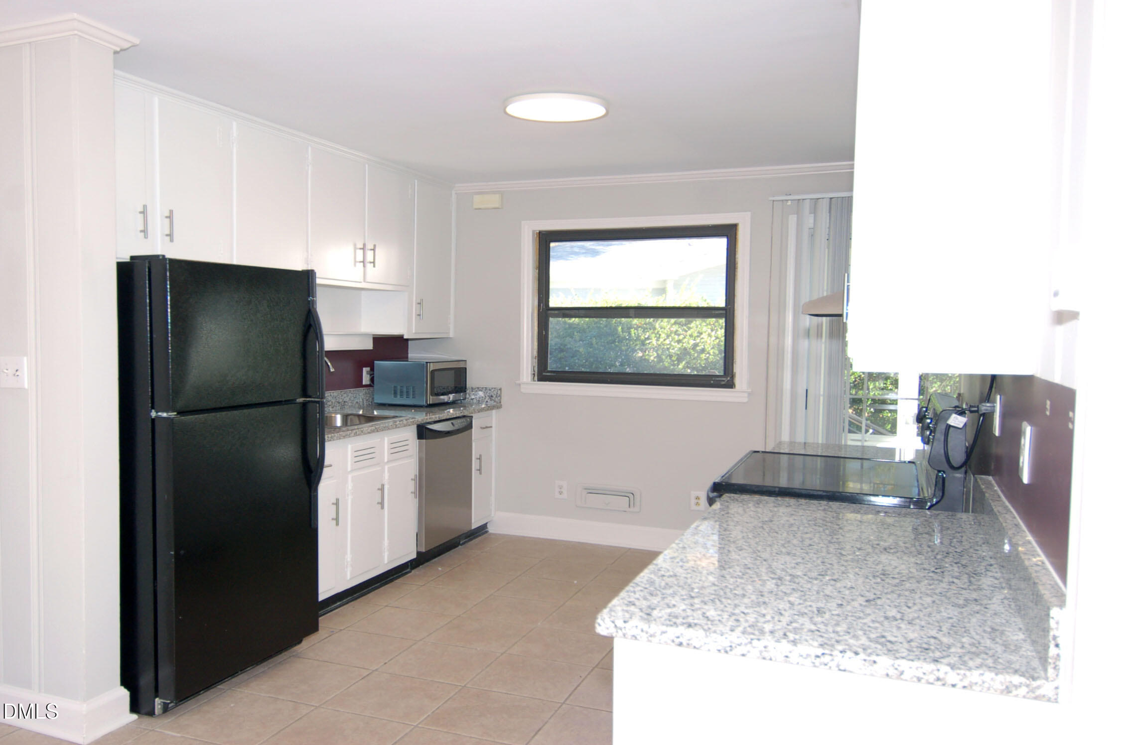 727 Graham Street Property Photo 4