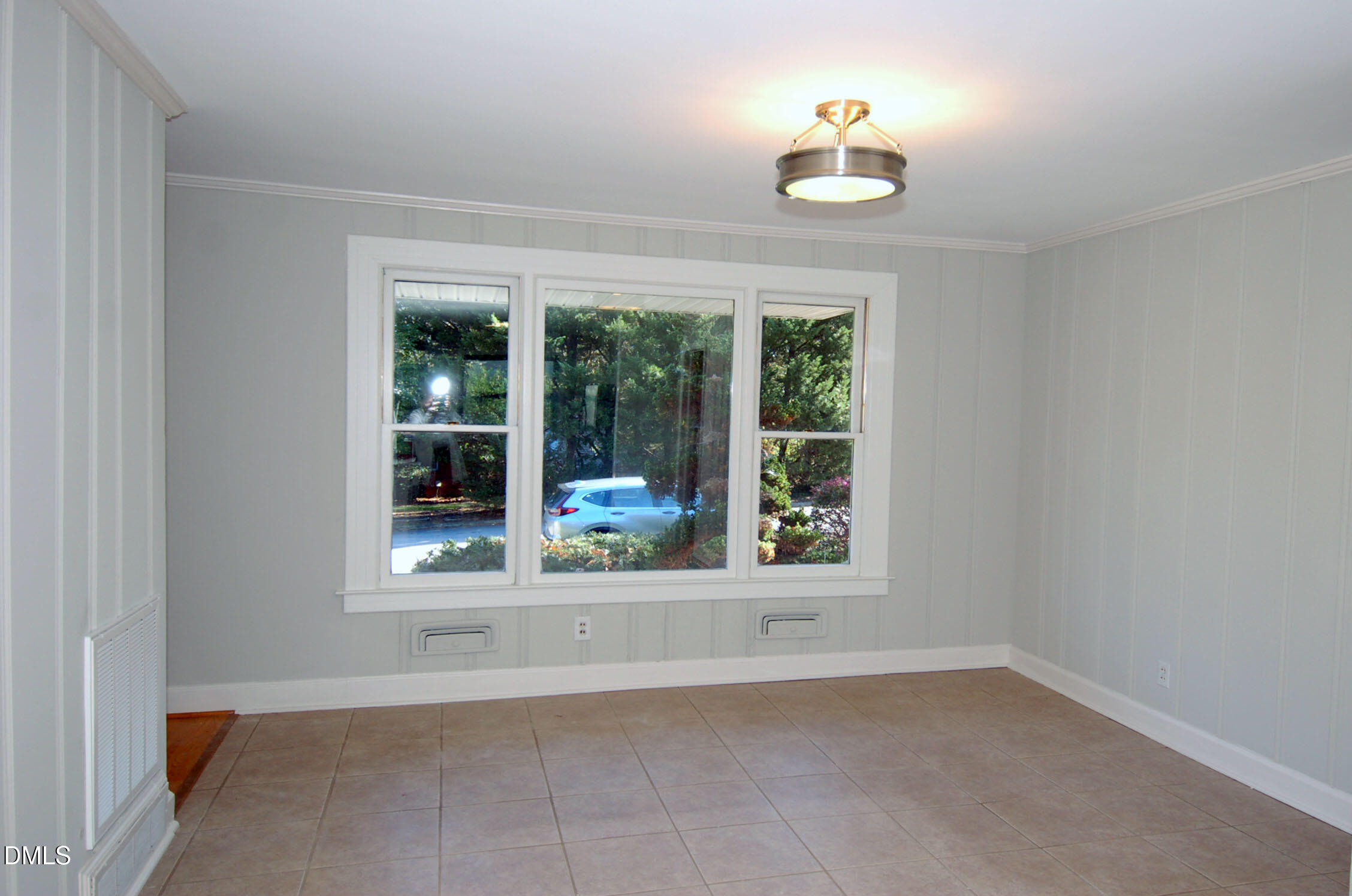 727 Graham Street Property Photo 5